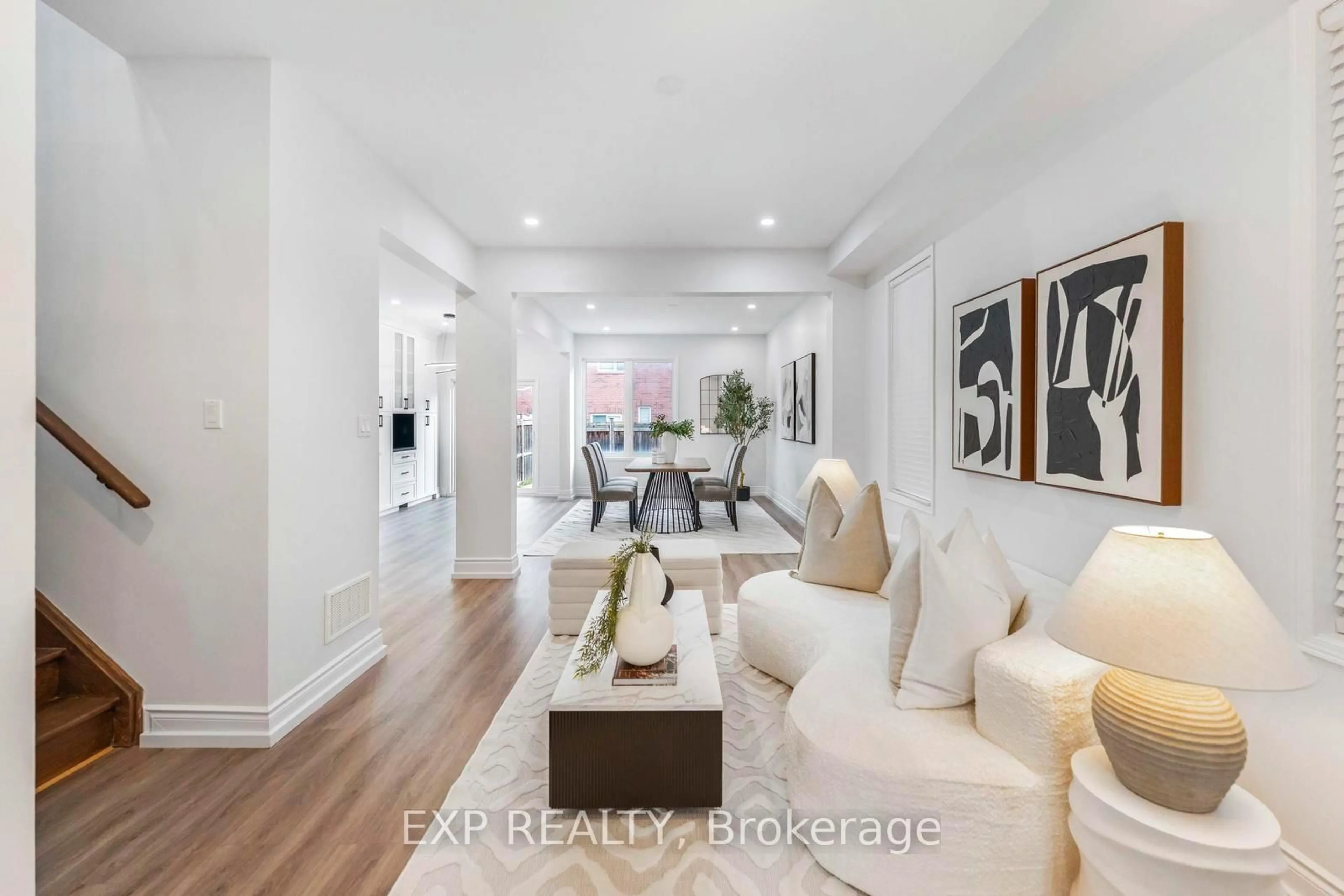 Indoor entryway for 643 Yates Dr, Milton Ontario L9T 7P6