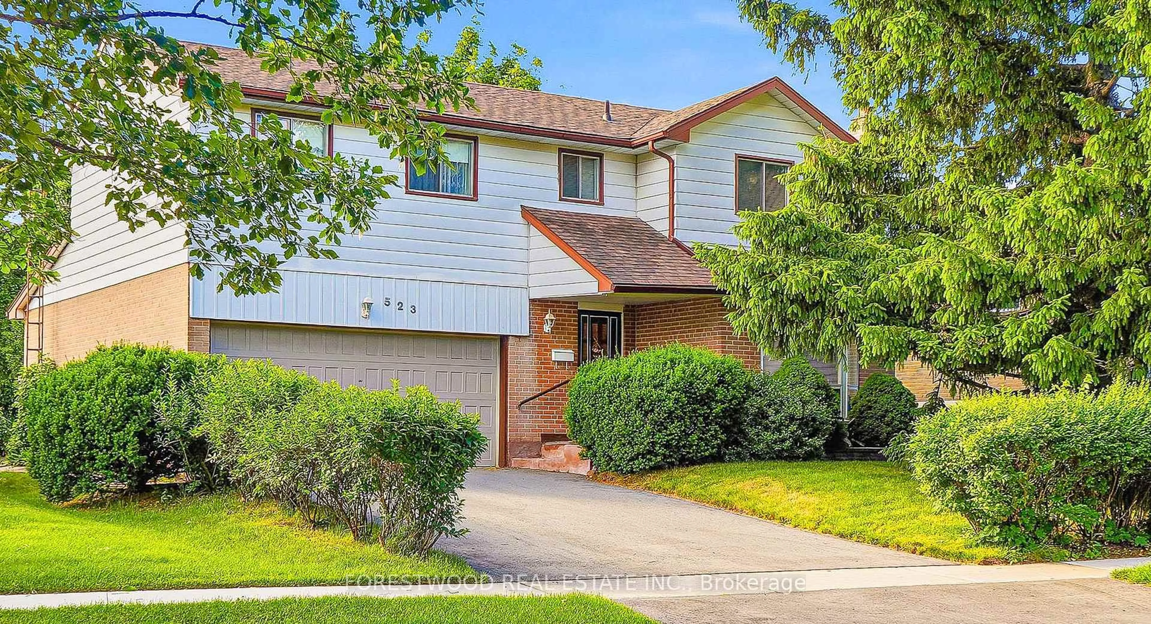Home with brick exterior material, street for 523 Hyacinthe Blvd, Mississauga Ontario L5A 3L2