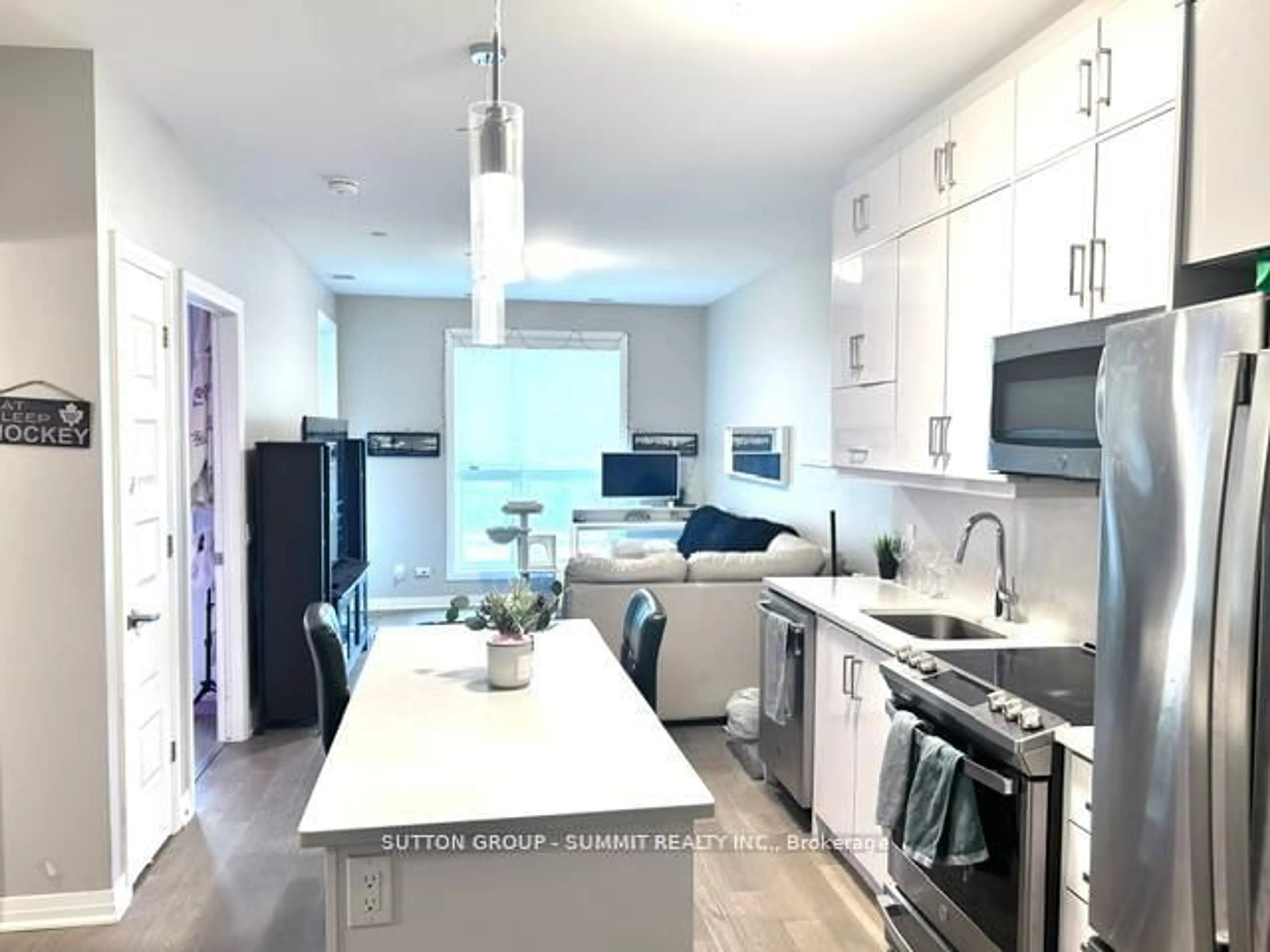 Open concept kitchen, unknown for 95 DUNDAS St #110, Oakville Ontario L6M 5N4