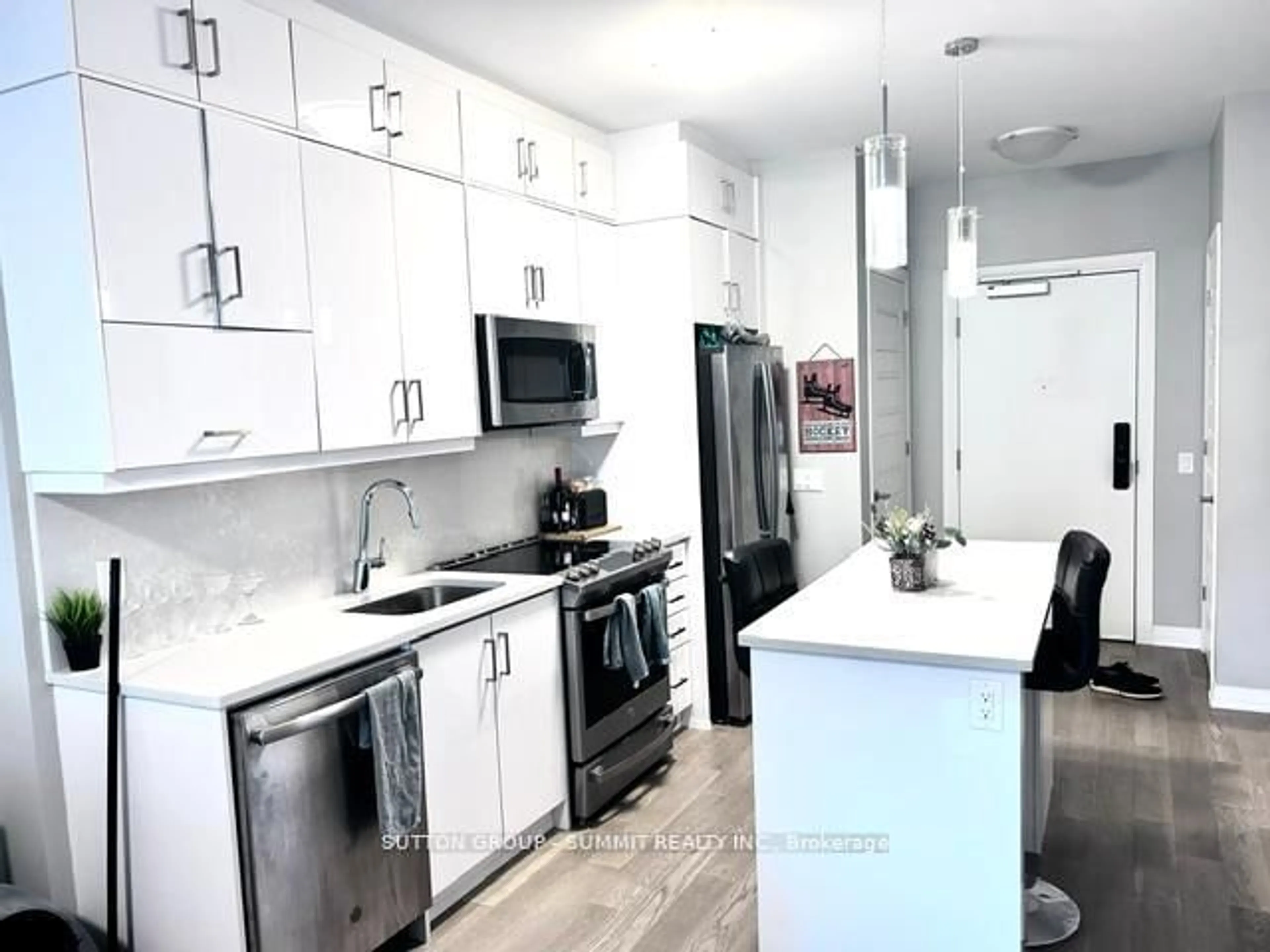 Open concept kitchen, unknown for 95 DUNDAS St #110, Oakville Ontario L6M 5N4