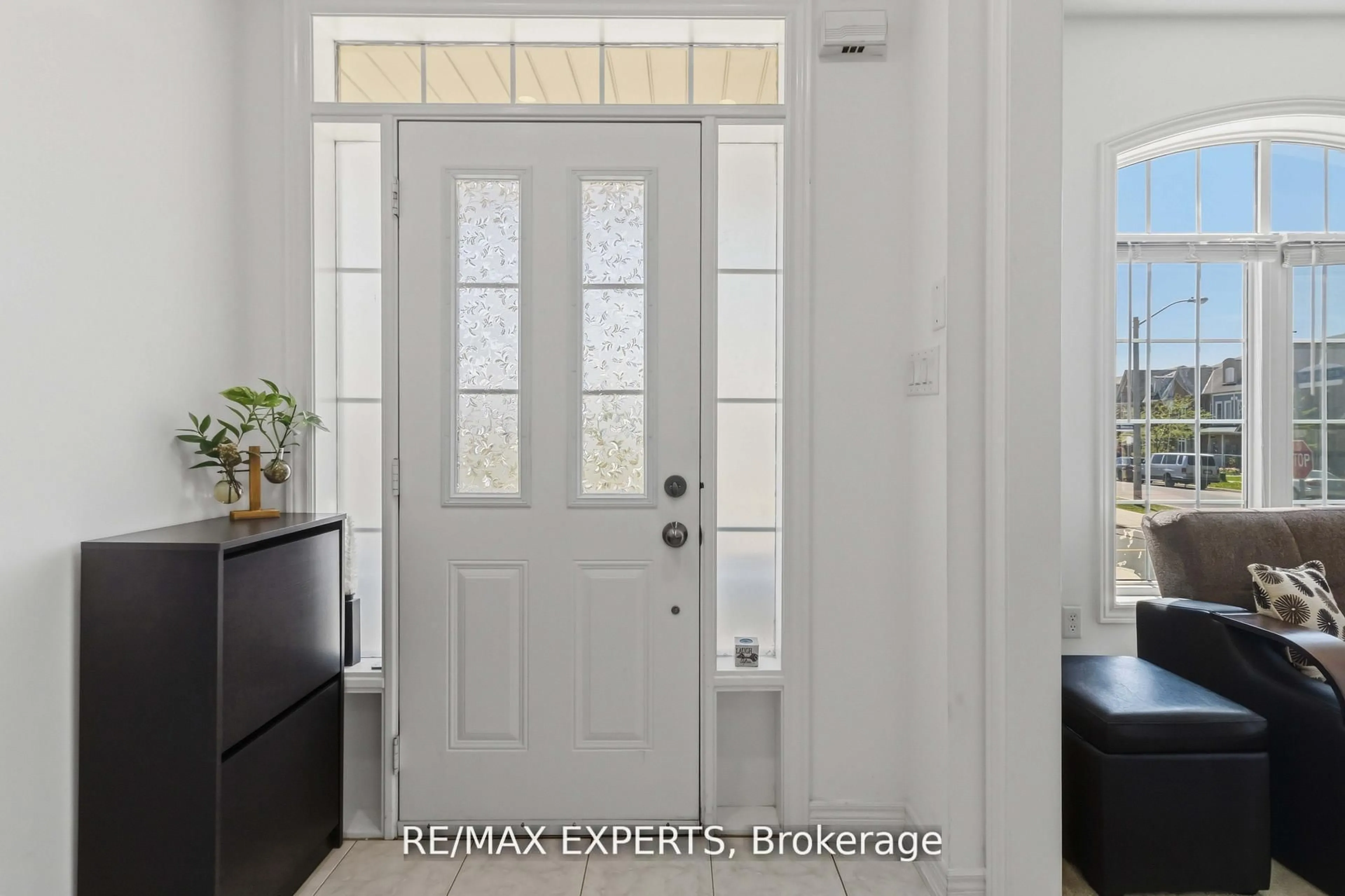 Indoor entryway for 245 Isaac Devins Blvd, Toronto Ontario M9M 0B6