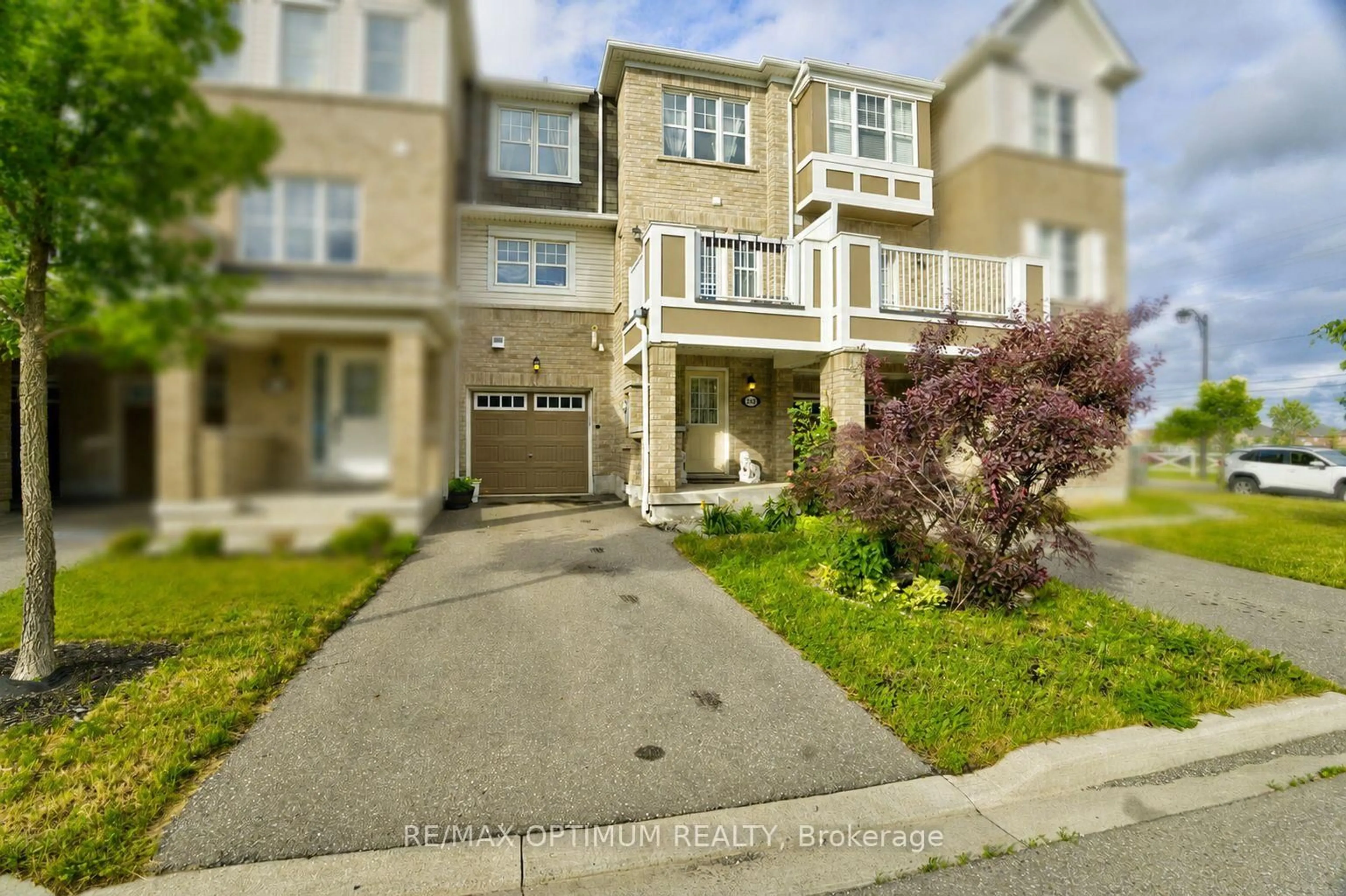 A pic from outside/outdoor area/front of a property/back of a property/a pic from drone, street for 583 Laking Terr, Milton Ontario L9T 0Y8