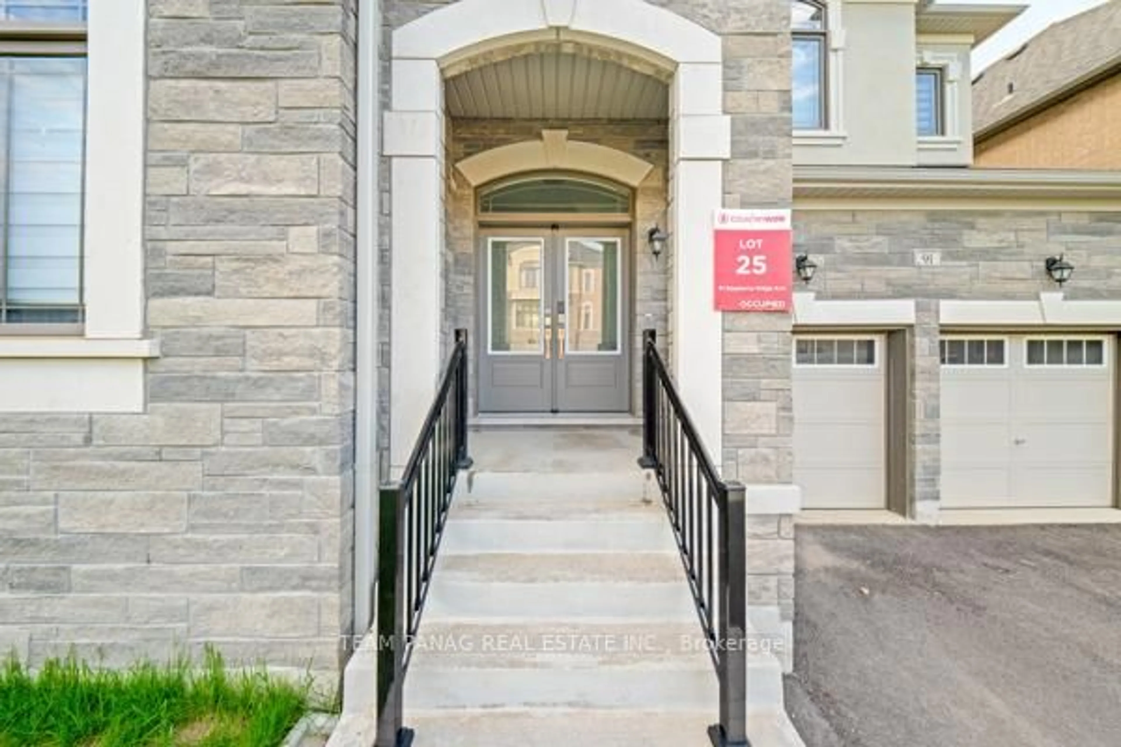 Indoor entryway for 91 Raspberry Ridge Ave, Caledon Ontario L7C 4N2
