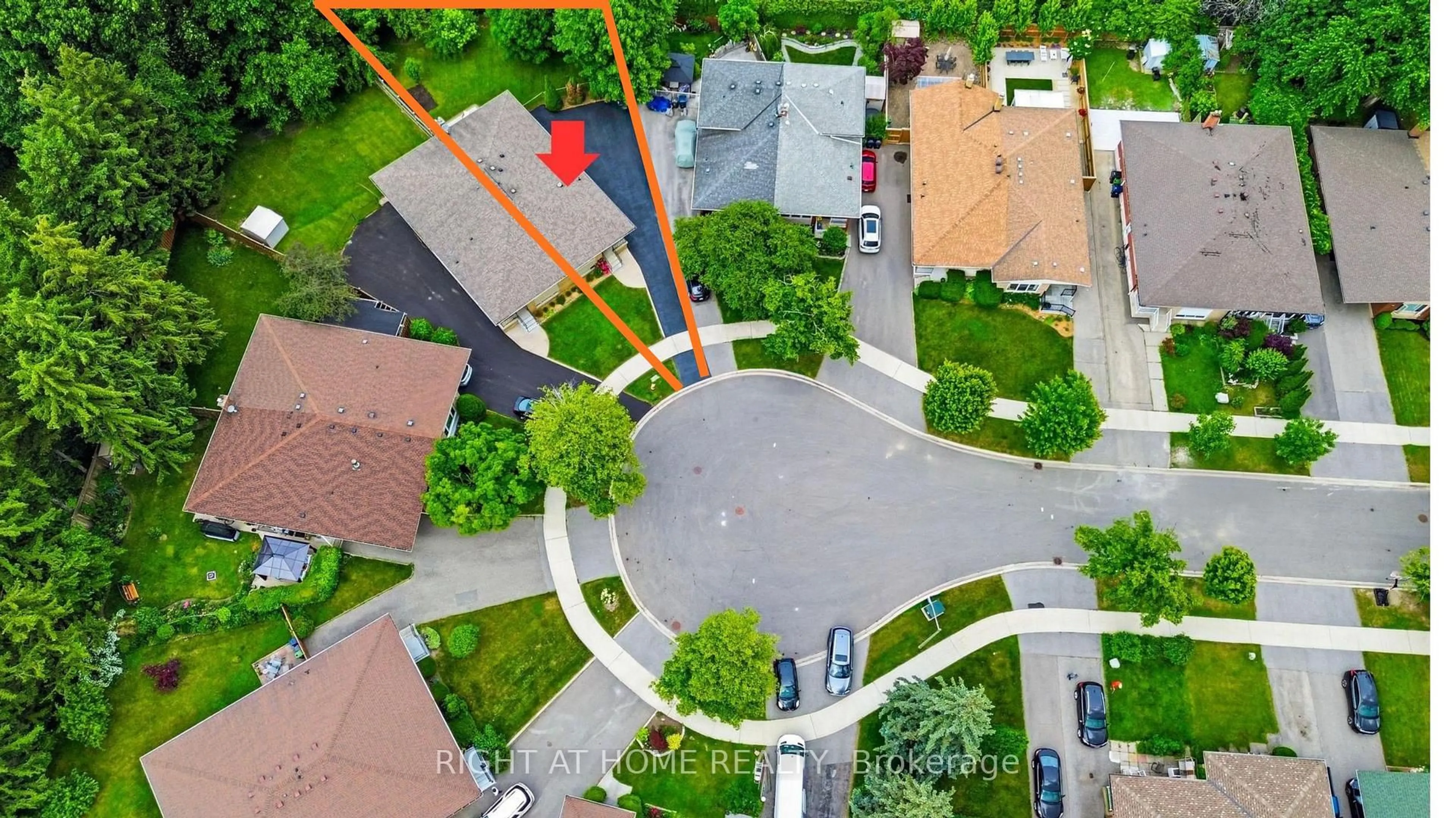 A pic from outside/outdoor area/front of a property/back of a property/a pic from drone, street for 63 Vanguard Dr, Toronto Ontario M9B 5E8