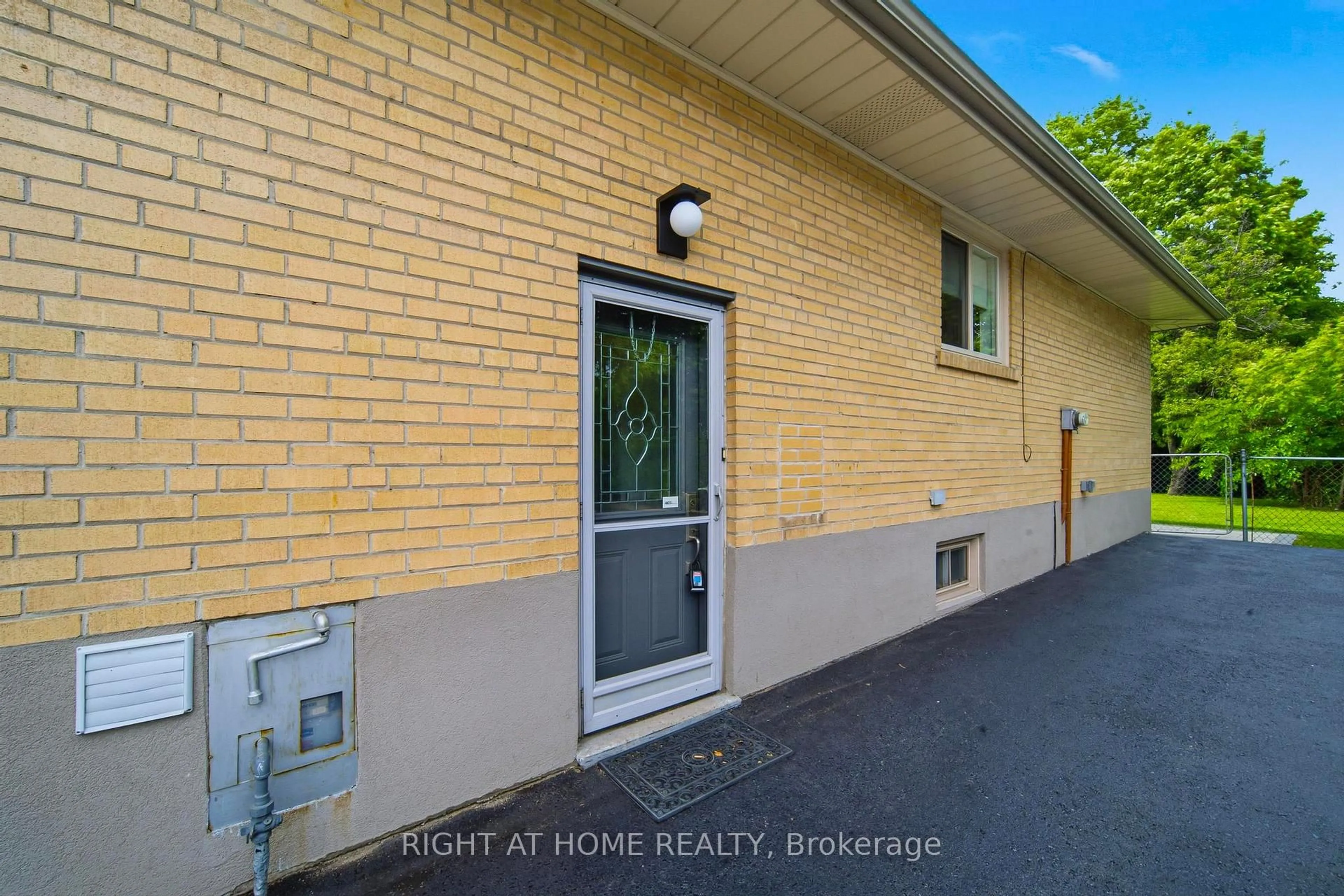 Unknown for 63 Vanguard Dr, Toronto Ontario M9B 5E8