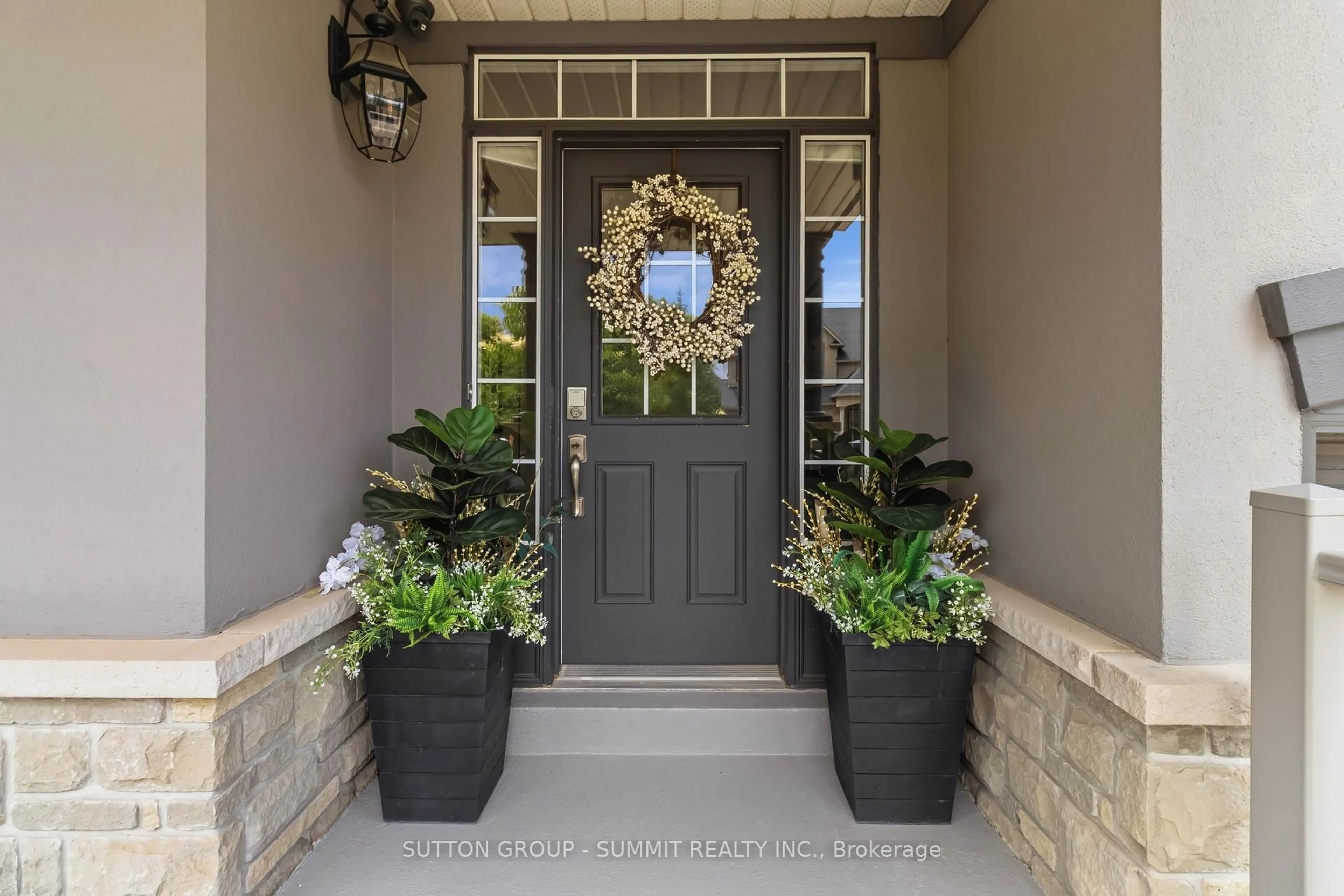 Indoor entryway for 3346 STOCKSBRIDGE Ave, Oakville Ontario L6M 0B5