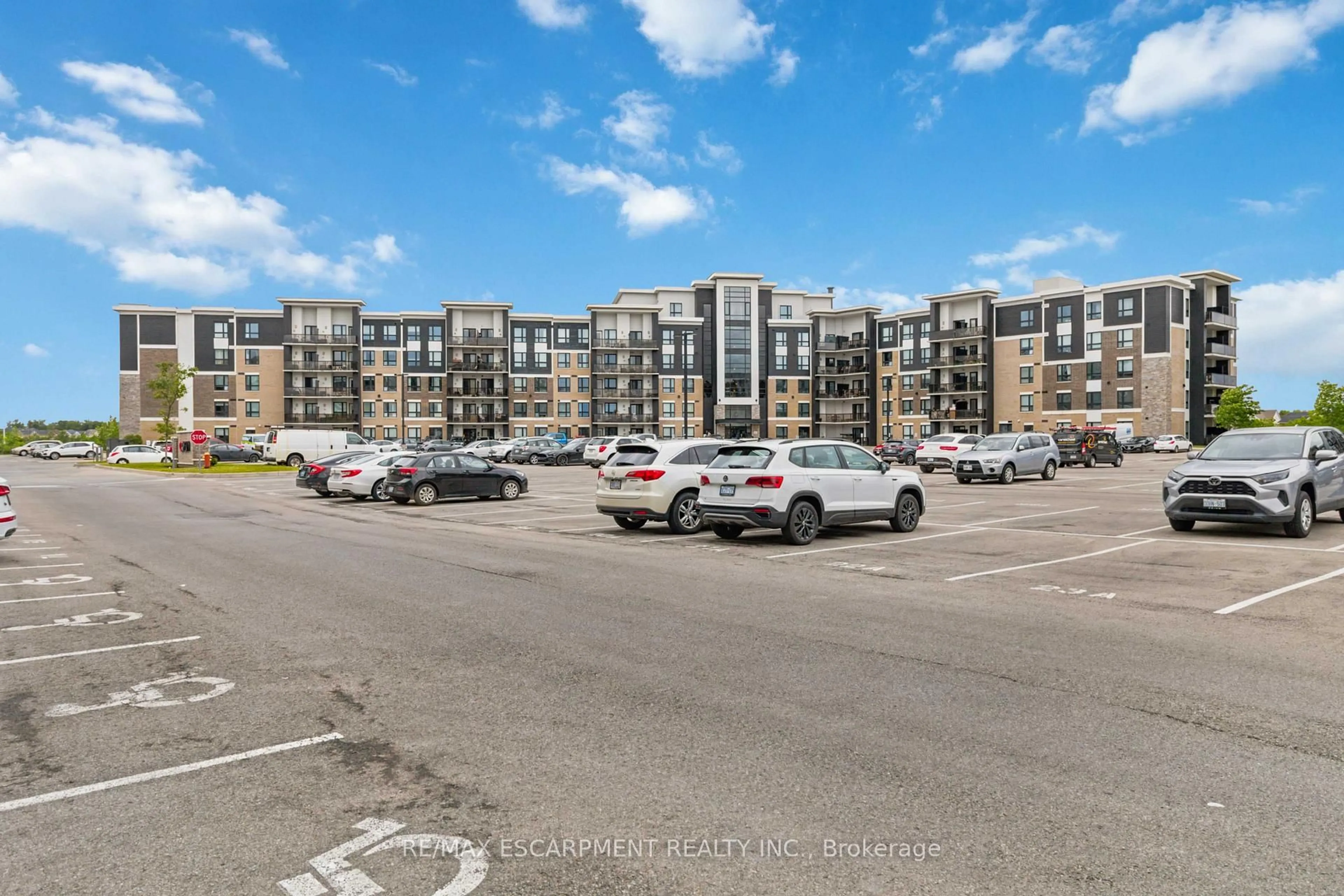 A pic from outside/outdoor area/front of a property/back of a property/a pic from drone, street for 630 Sauve St #113, Milton Ontario L9T 9A6