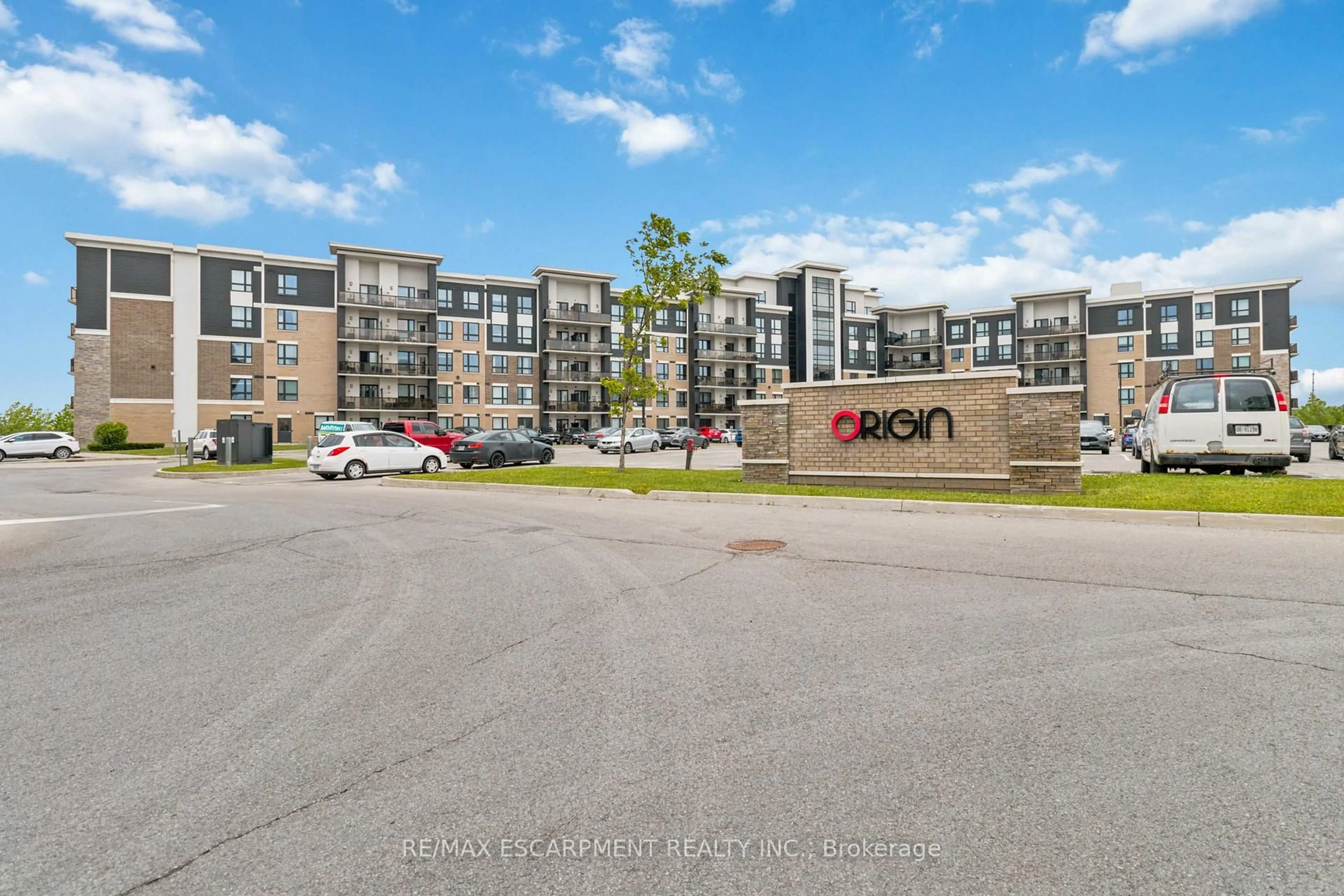 A pic from outside/outdoor area/front of a property/back of a property/a pic from drone, street for 630 Sauve St #113, Milton Ontario L9T 9A6