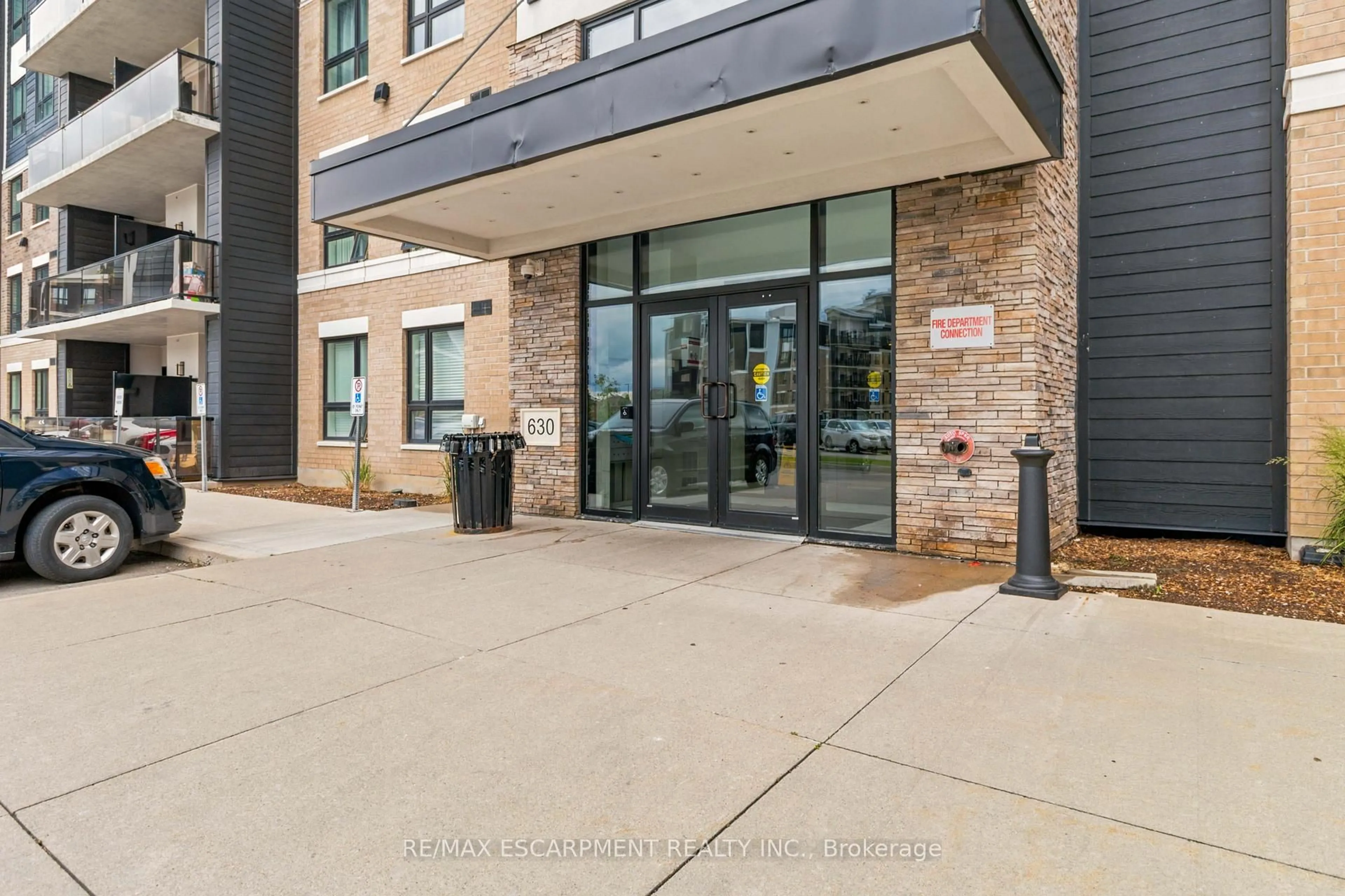 Indoor foyer for 630 Sauve St #113, Milton Ontario L9T 9A6