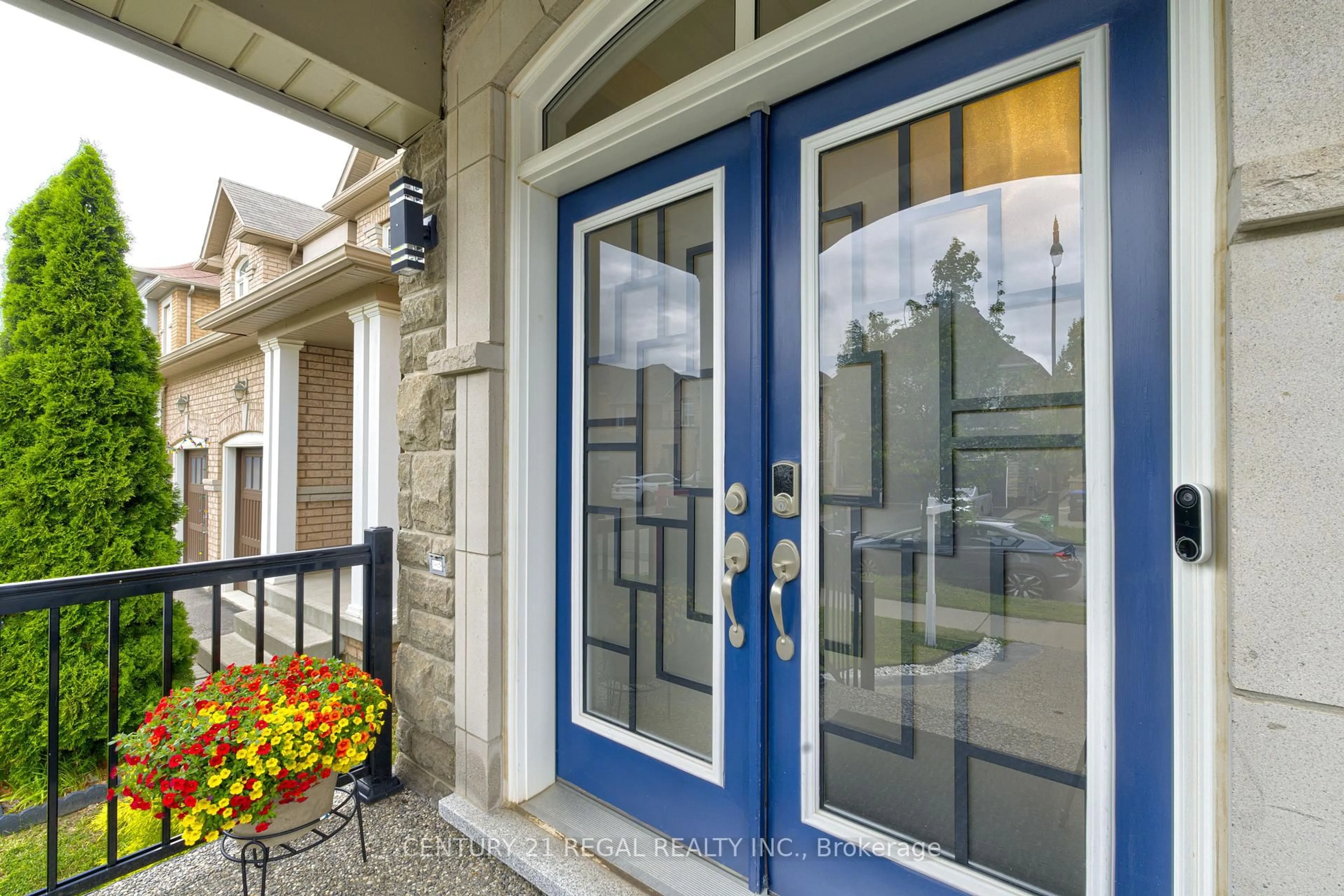 Indoor entryway for 32 Wasaga Rd, Brampton Ontario L6X 3B1