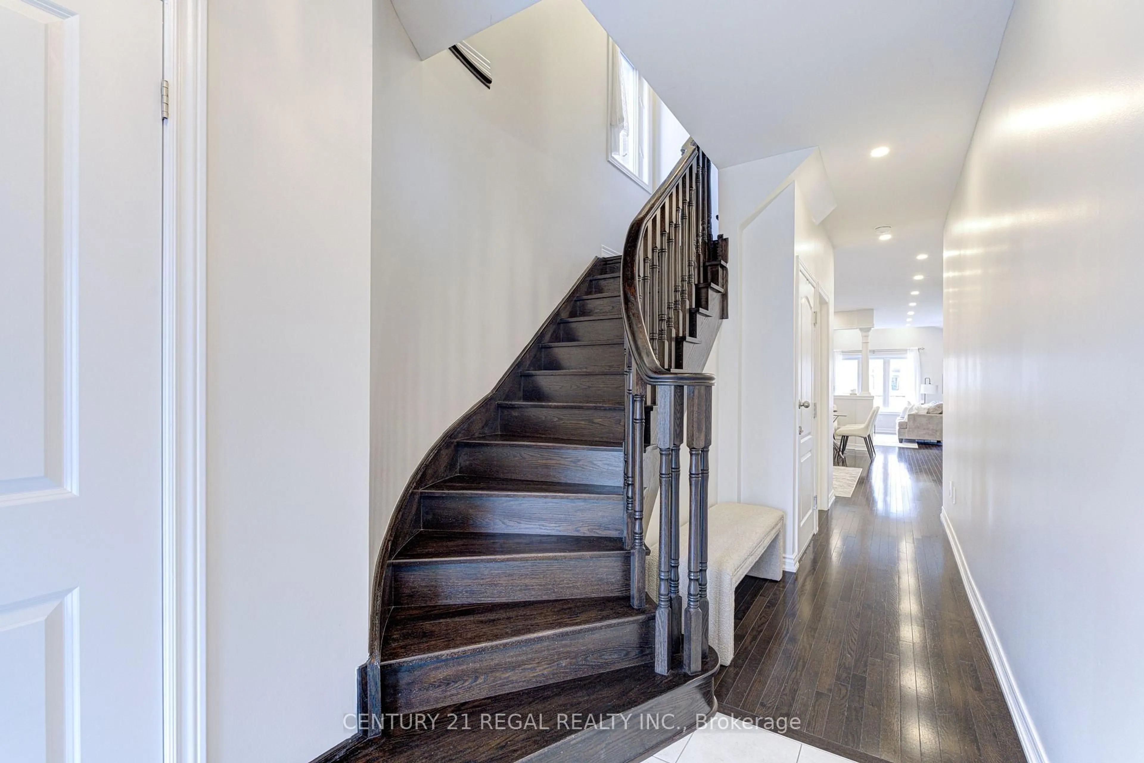 Stairs for 32 Wasaga Rd, Brampton Ontario L6X 3B1