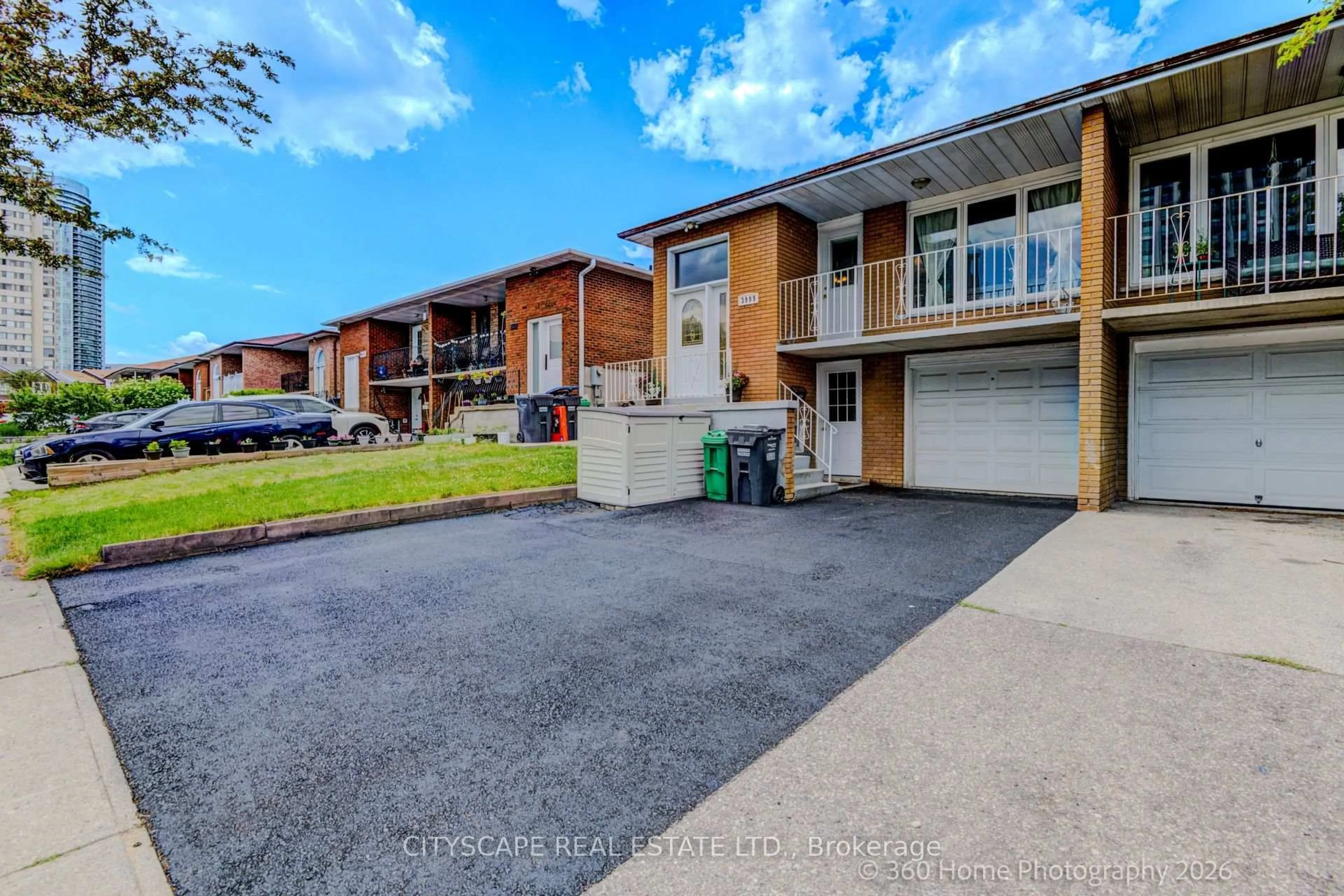 A pic from outside/outdoor area/front of a property/back of a property/a pic from drone, street for 3999 Bishopstoke Lane, Mississauga Ontario L4Z 1H9