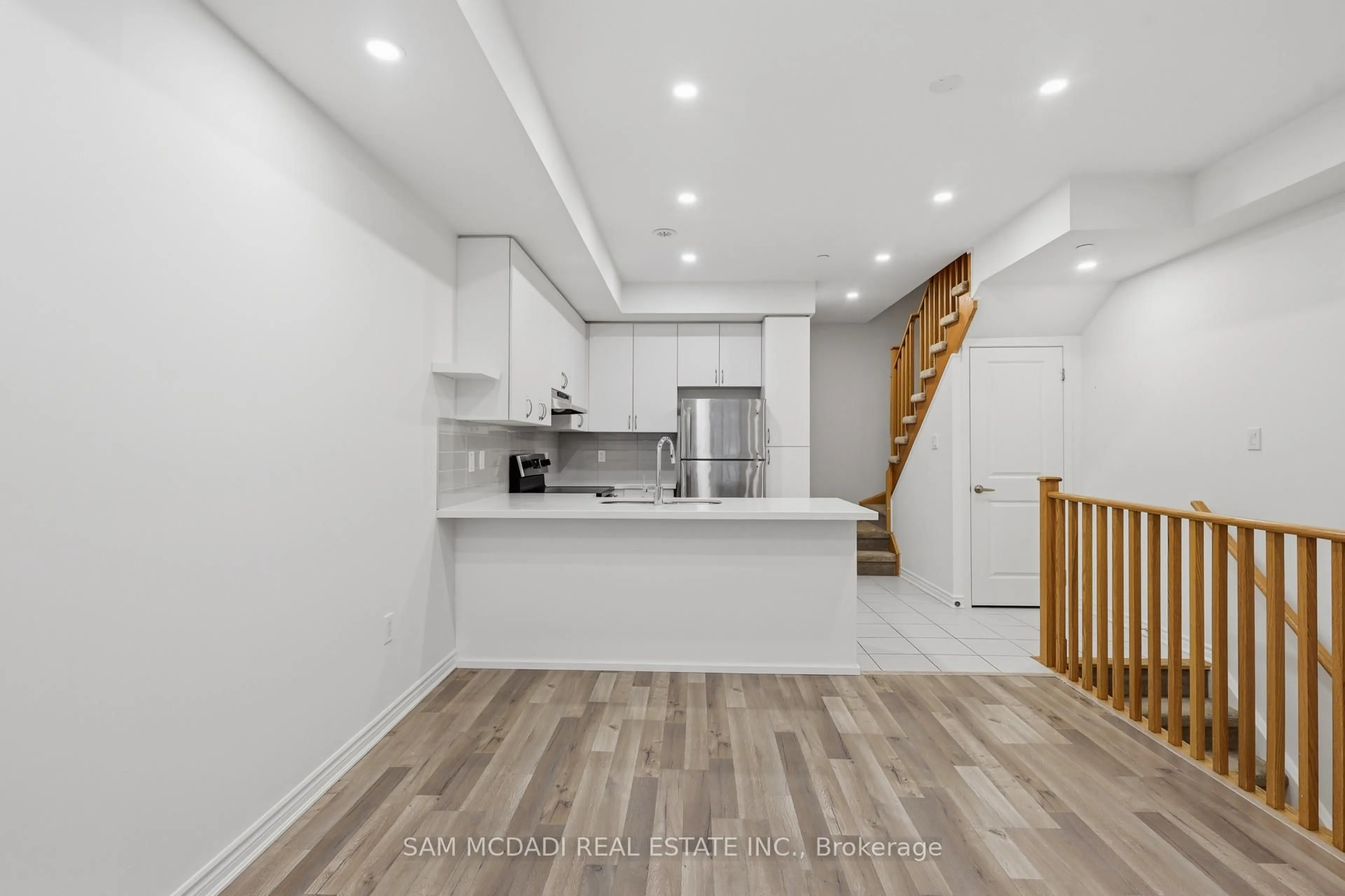 Open concept kitchen, unknown for 2285 Mcnab Lane #6, Mississauga Ontario L5J 0B3