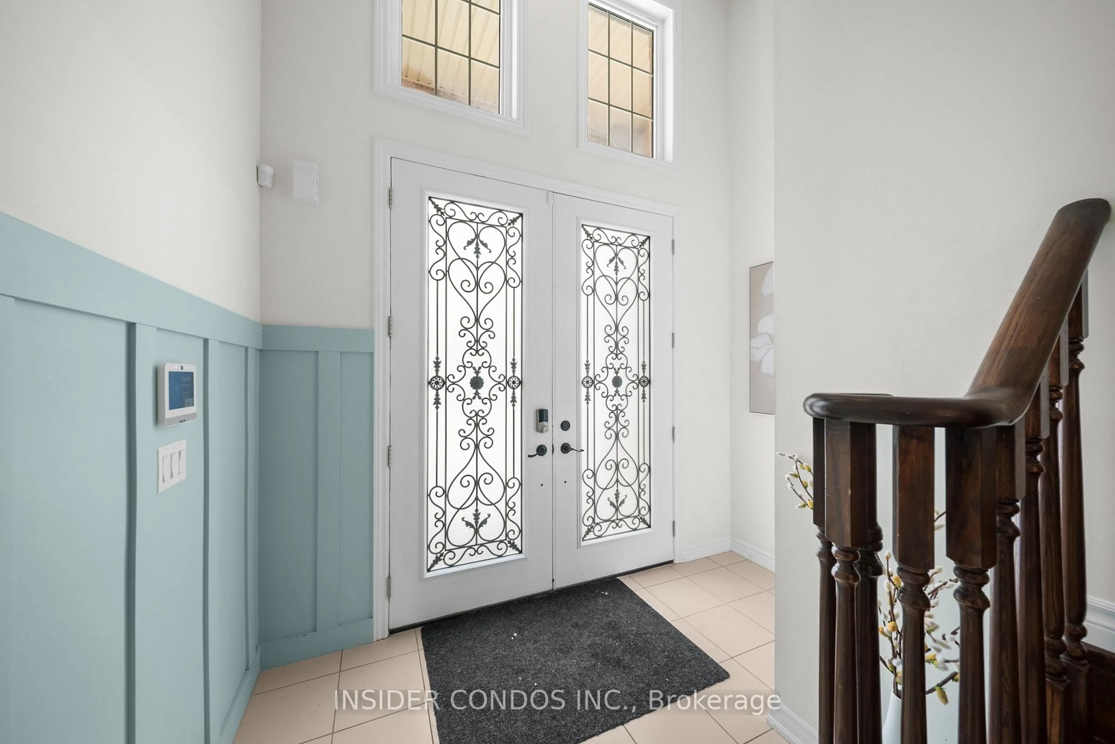 Indoor entryway for 185 Bonnieglen Farm Blvd, Caledon Ontario L7C 4C1