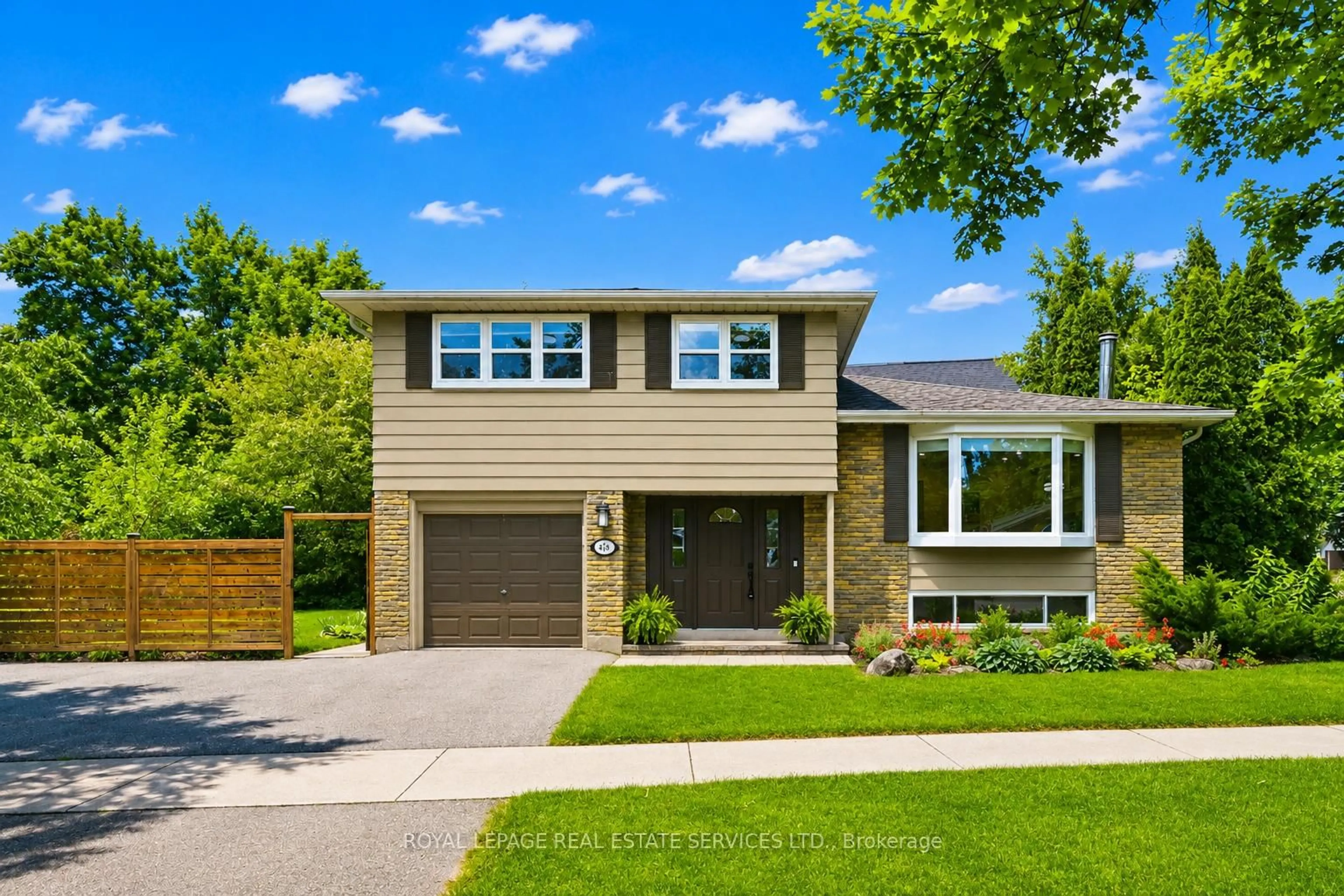 Home with brick exterior material, street for 476 Maple Ave, Oakville Ontario L6J 2J4