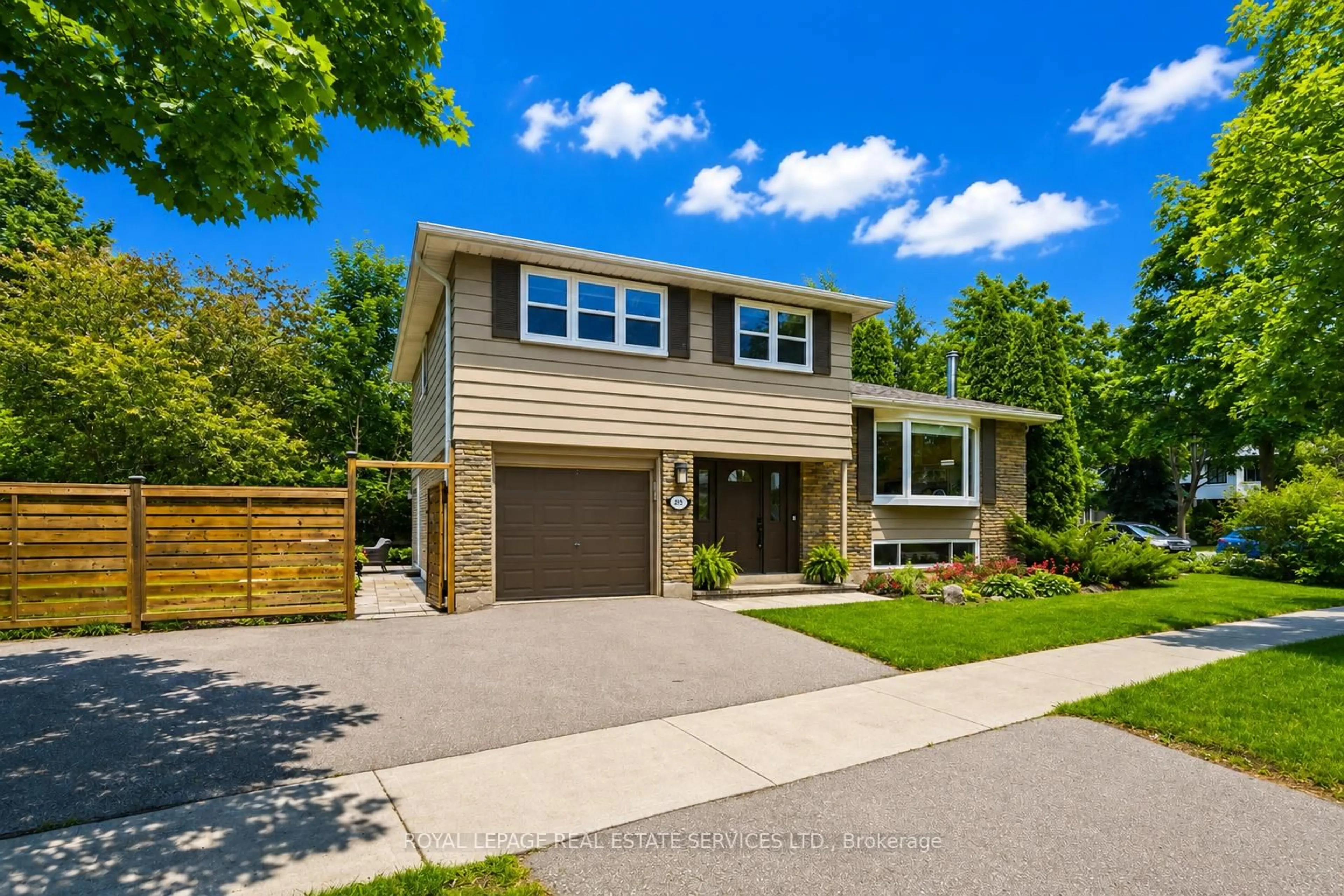 Home with brick exterior material, street for 476 Maple Ave, Oakville Ontario L6J 2J4