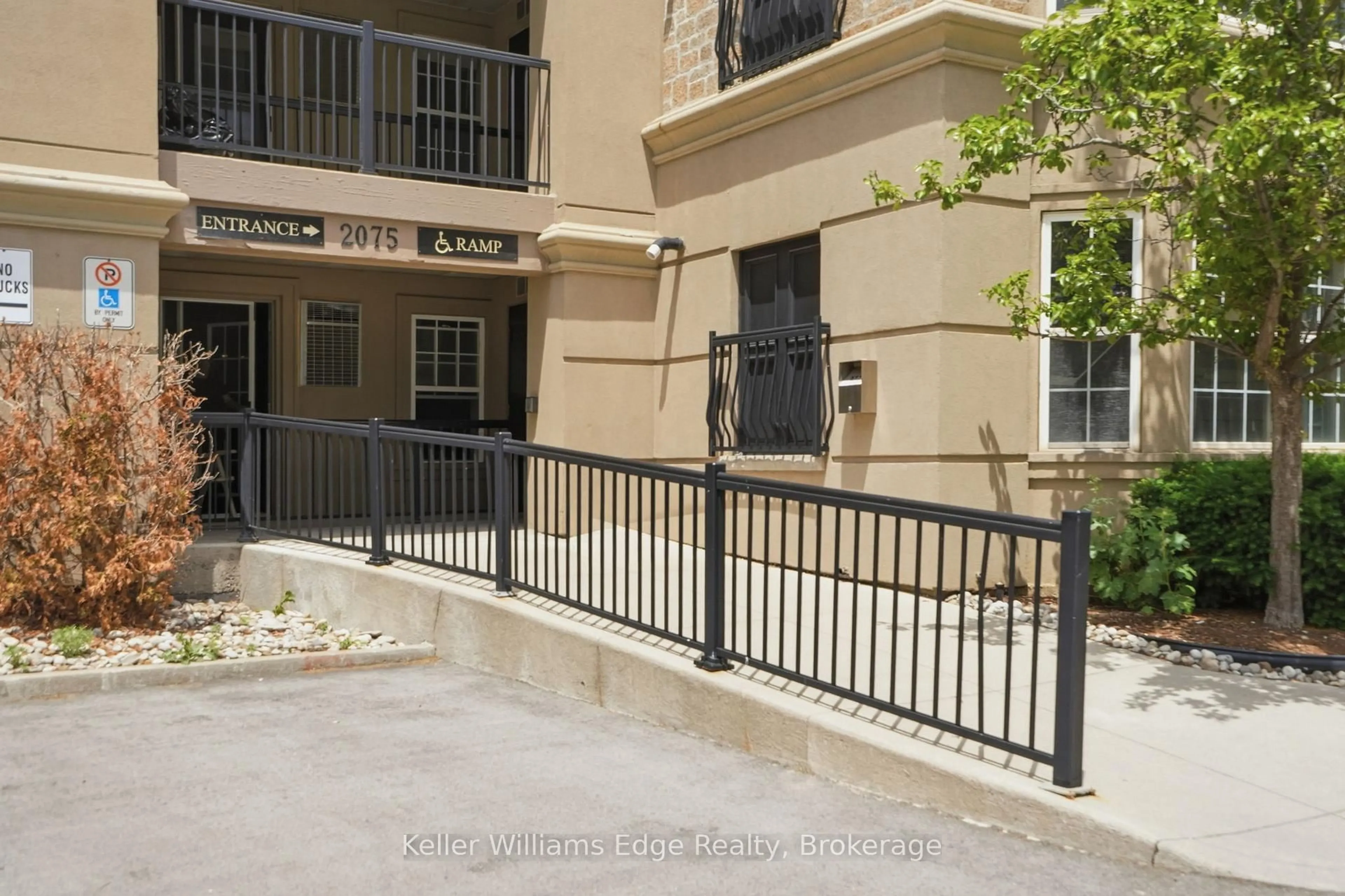 Patio, street for 2075 Appleby Line #406, Burlington Ontario L7L 7H3
