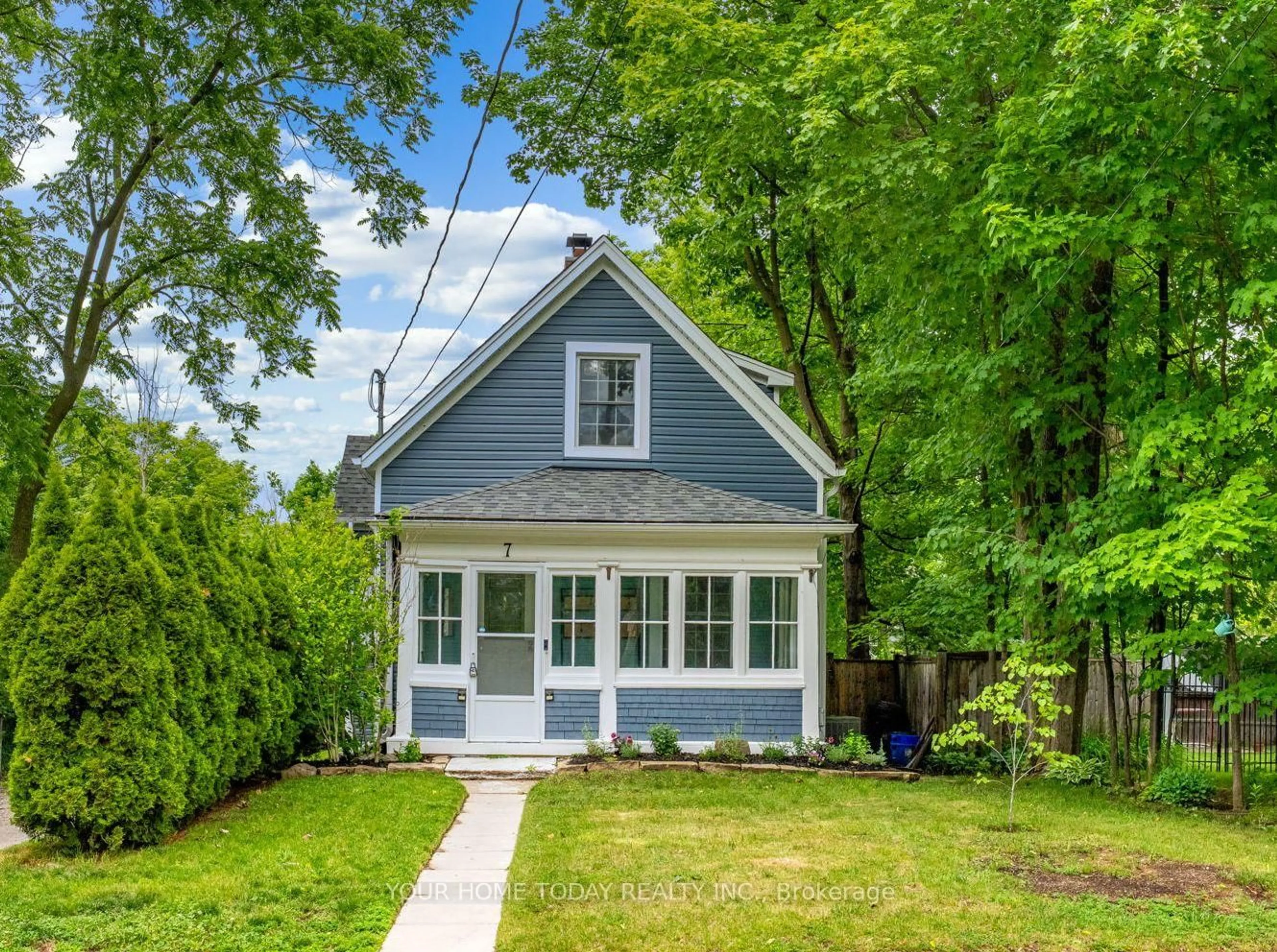 Home with vinyl exterior material, street for 7 Albert St, Halton Hills Ontario L7G 2A8
