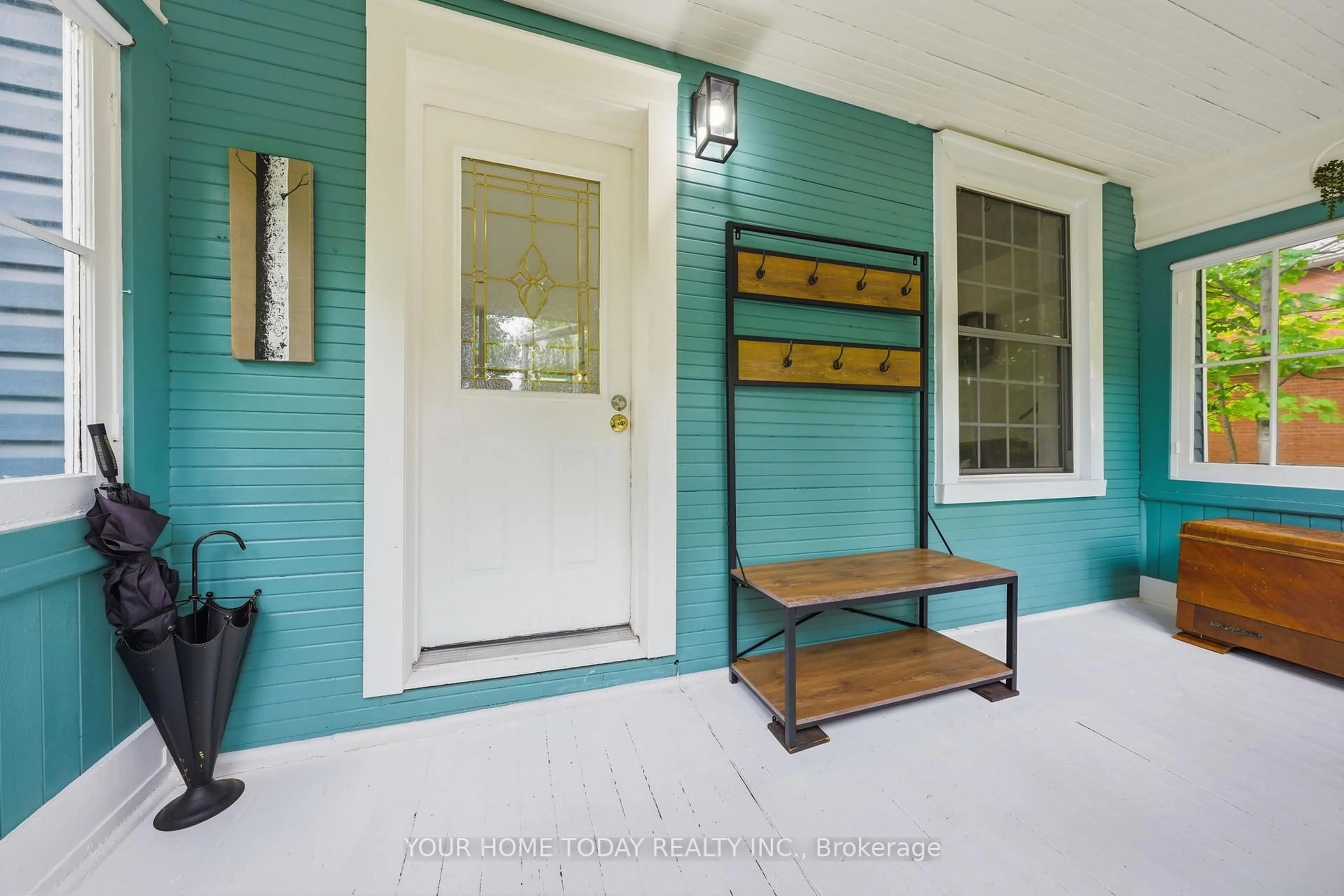 Indoor entryway for 7 Albert St, Halton Hills Ontario L7G 2A8