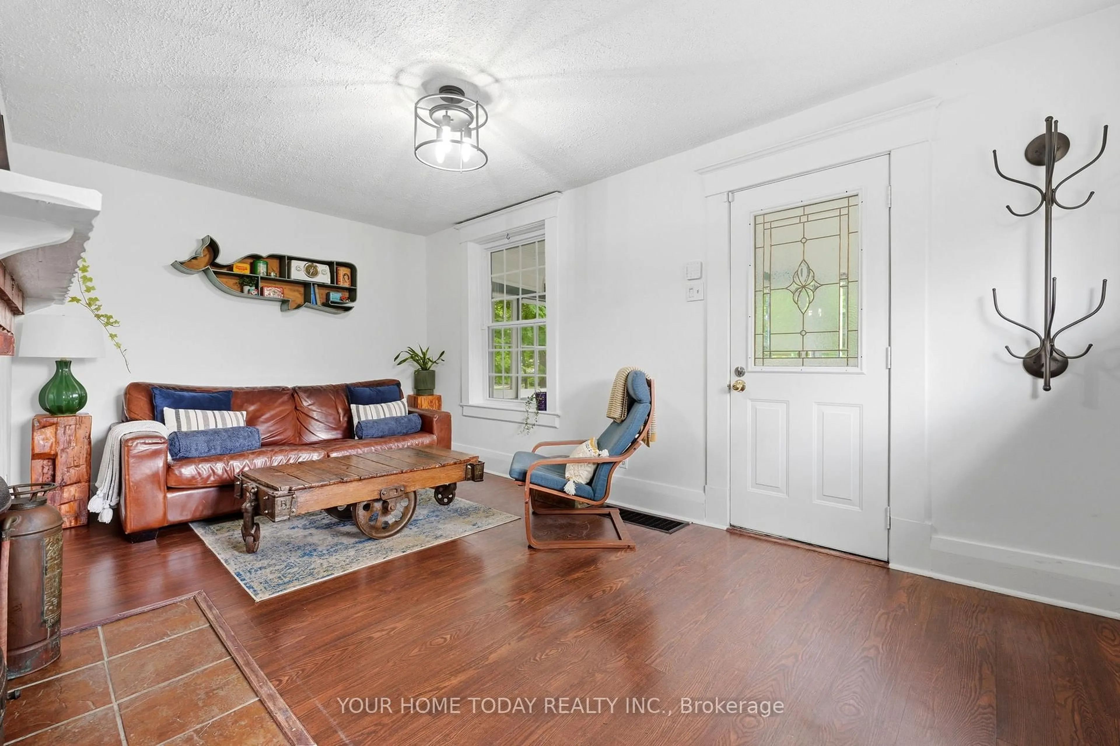 Living room with furniture, unknown for 7 Albert St, Halton Hills Ontario L7G 2A8