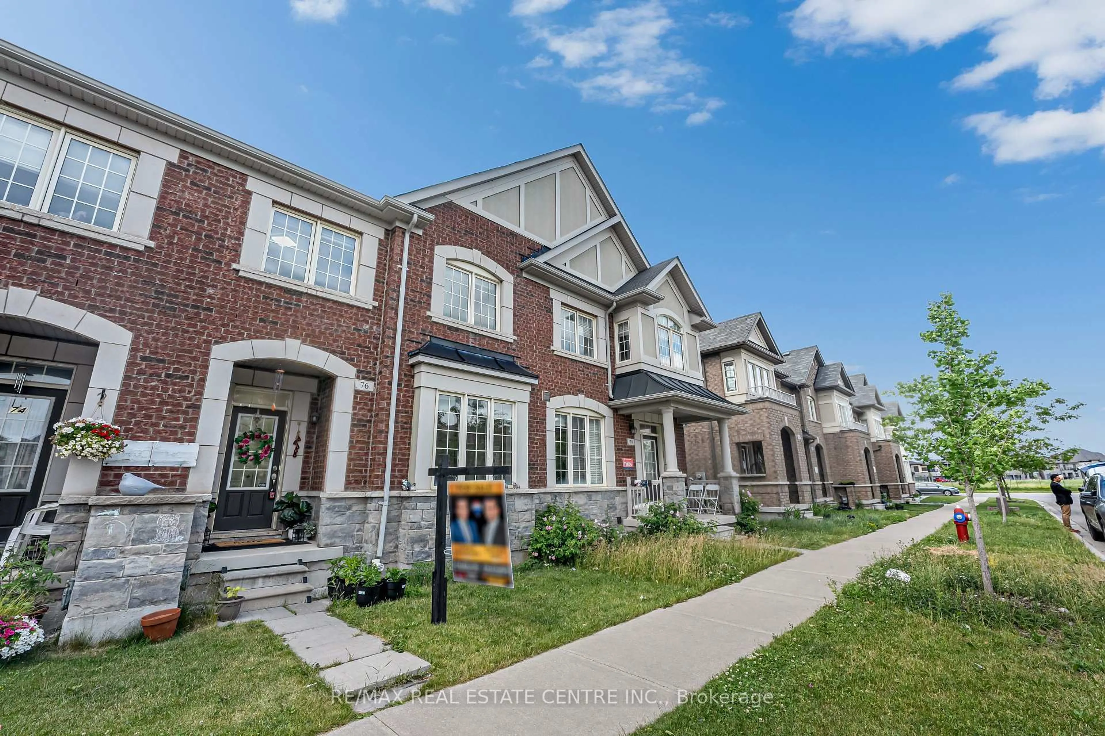Home with brick exterior material, street for 76 Saint Dennis Rd, Brampton Ontario L6R 3Z2