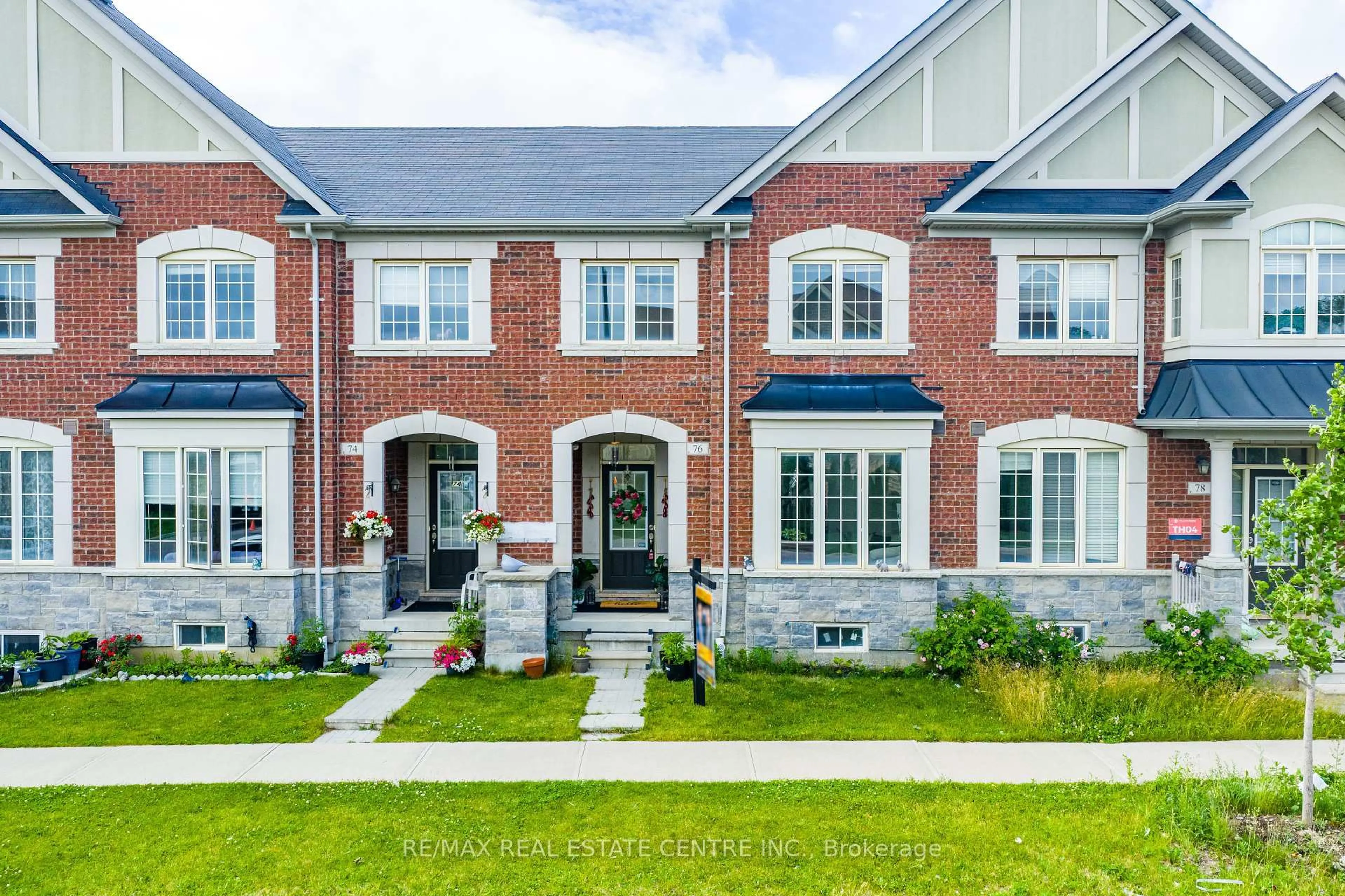 Home with brick exterior material, street for 76 Saint Dennis Rd, Brampton Ontario L6R 3Z2
