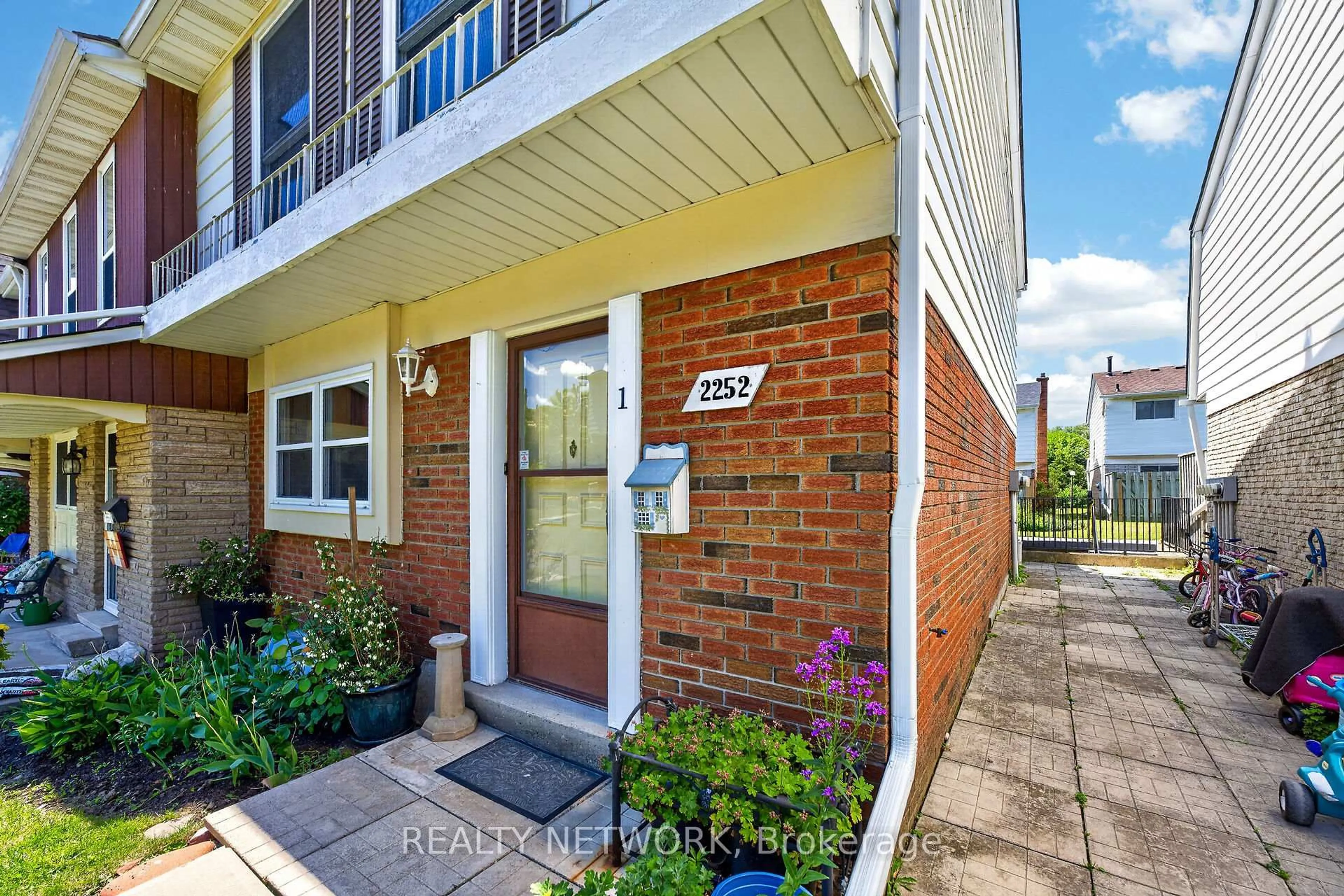 Unknown for 2252 Upper Middle Rd #1, Burlington Ontario L7P 2Z9