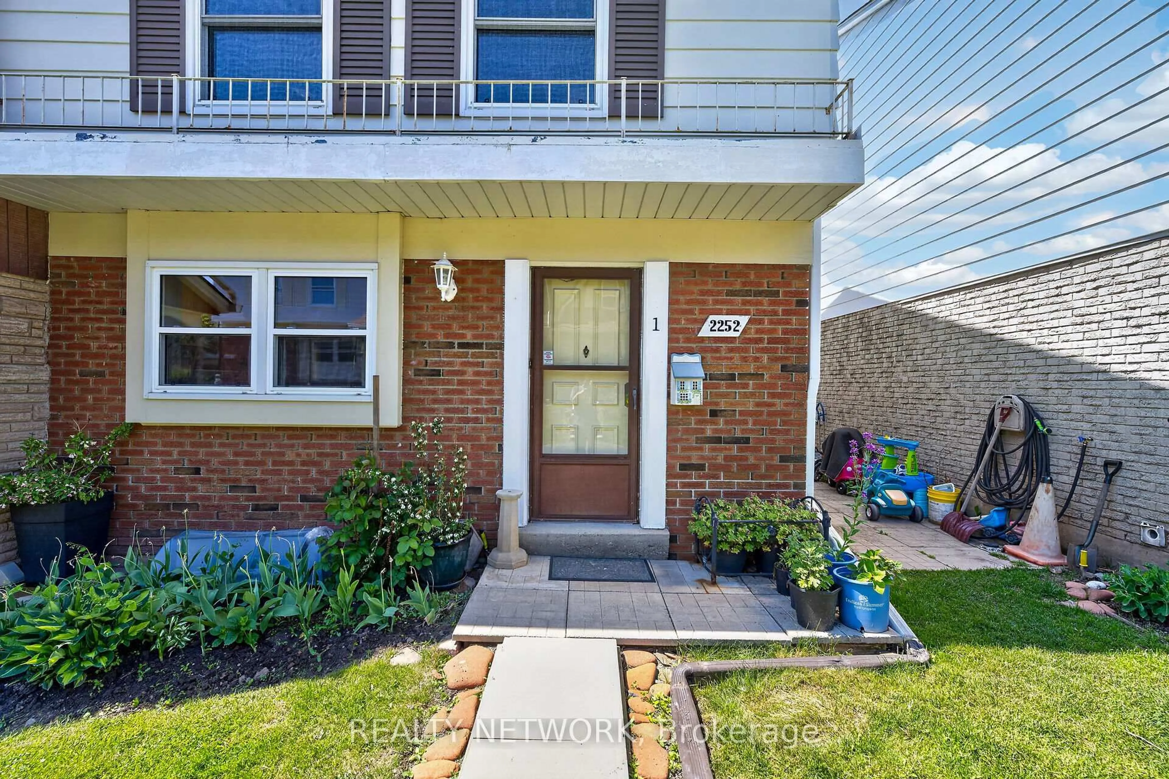 Home with brick exterior material, street for 2252 Upper Middle Rd #1, Burlington Ontario L7P 2Z9