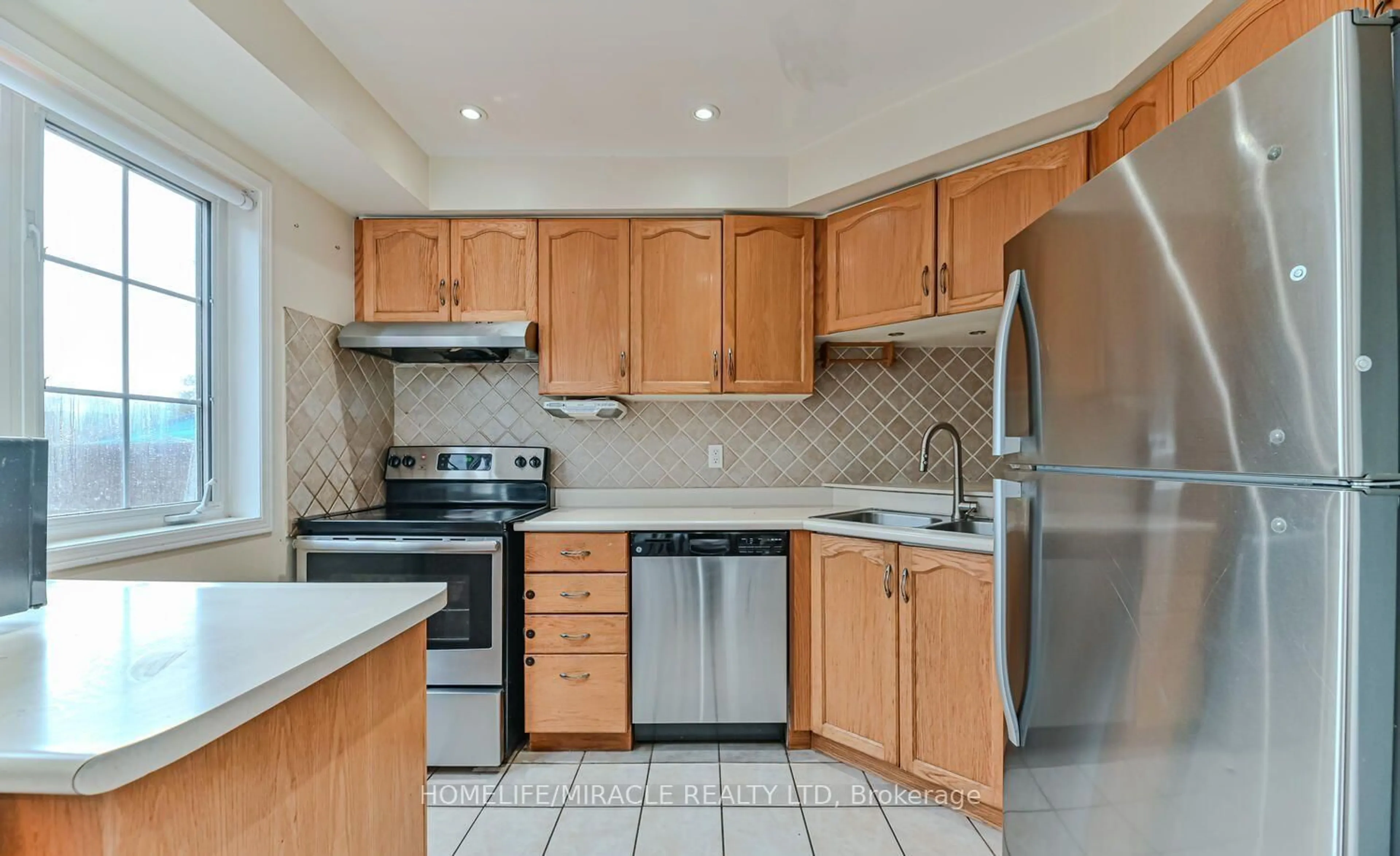 Standard kitchen, ceramic/tile floor for 46 Weather Vane Lane, Brampton Ontario L6X 4R5