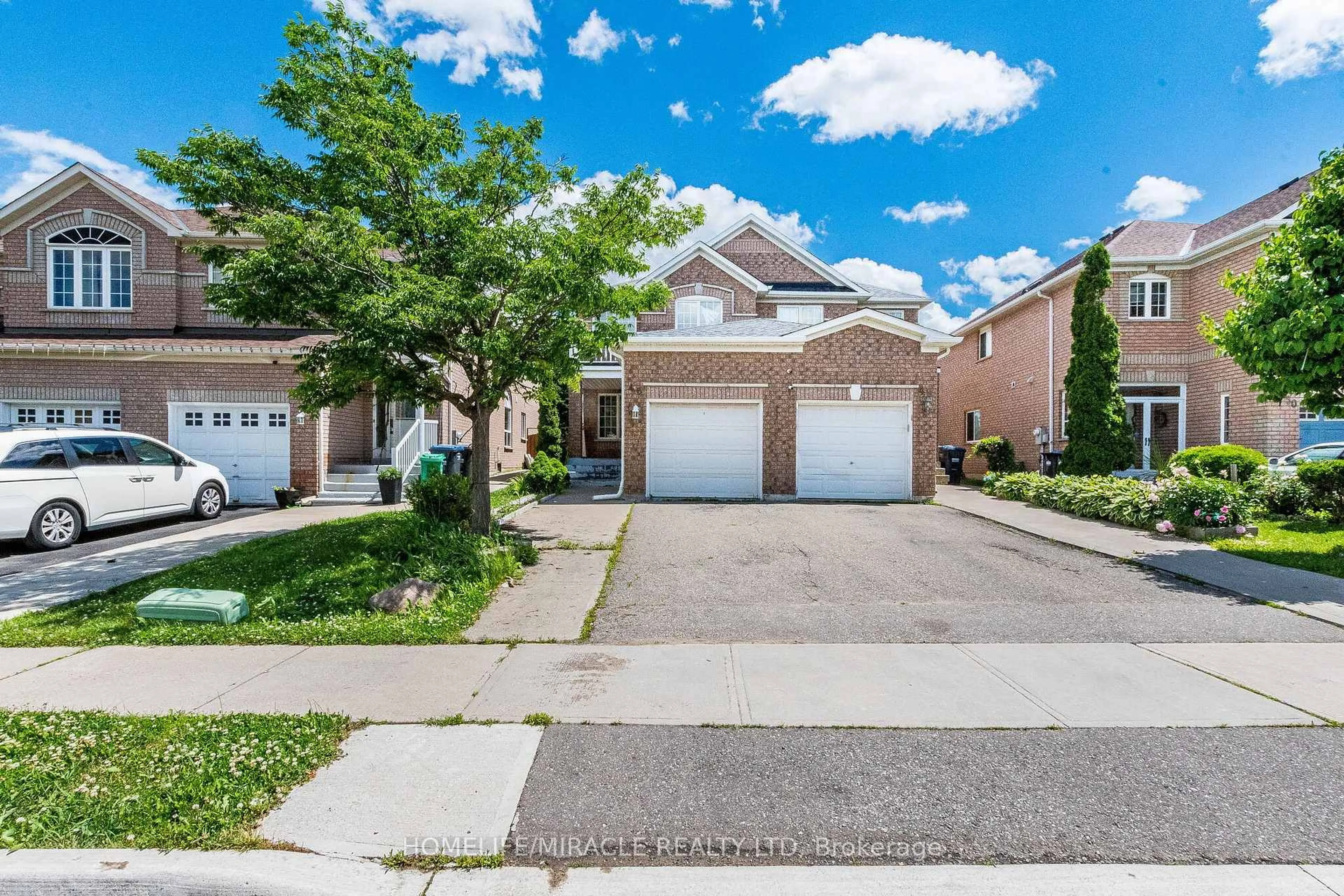 A pic from outside/outdoor area/front of a property/back of a property/a pic from drone, street for 46 Weather Vane Lane, Brampton Ontario L6X 4R5
