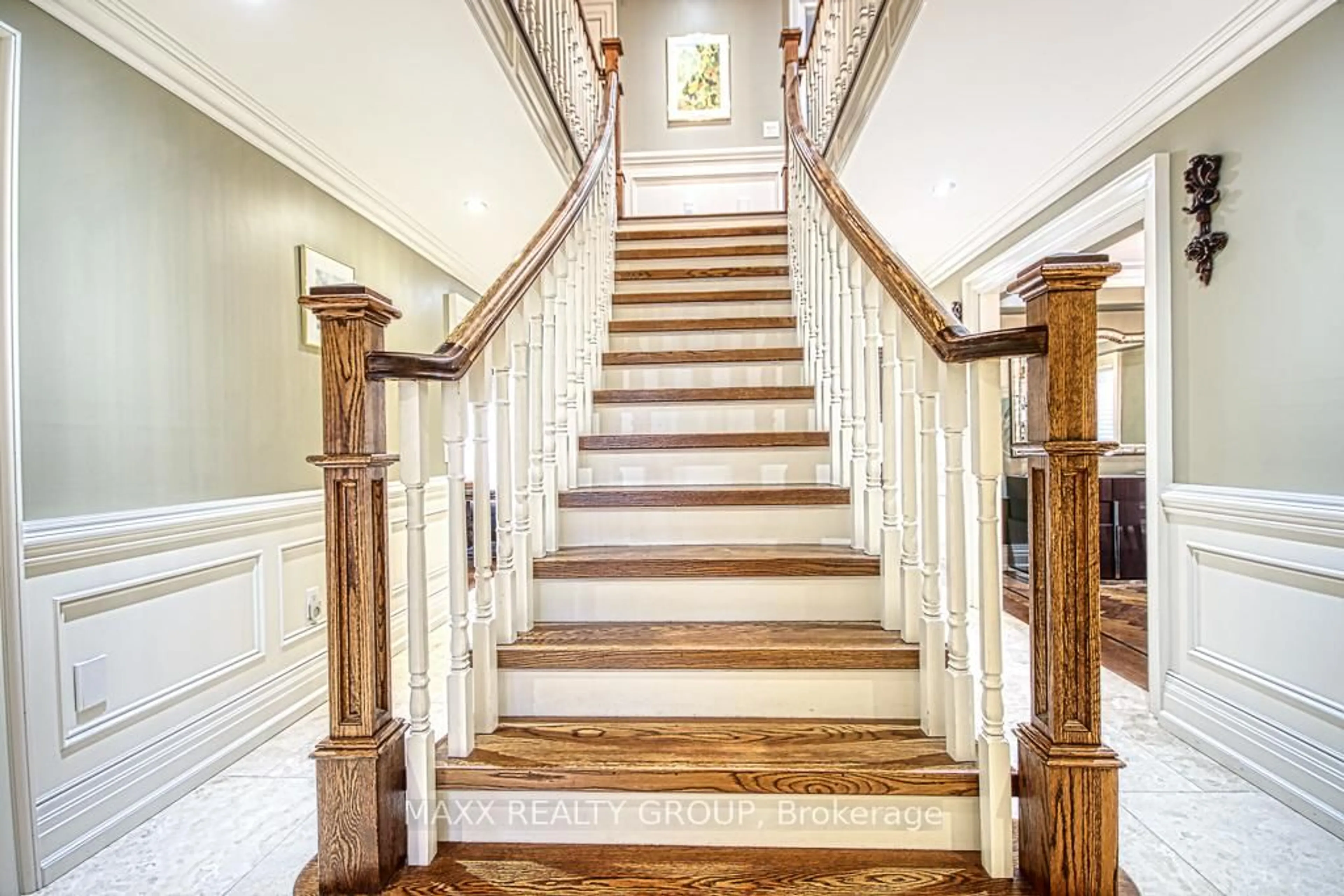 Stairs for 3650 Baird Crt, Mississauga Ontario L5L 4T4