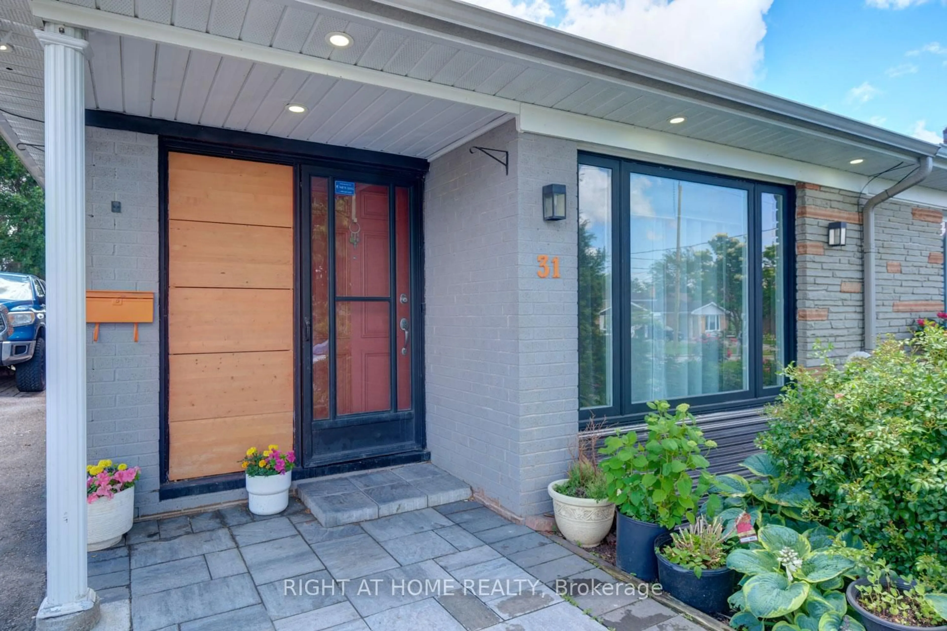 Indoor entryway for 31 Frankton Cres, Toronto Ontario M3J 1C2