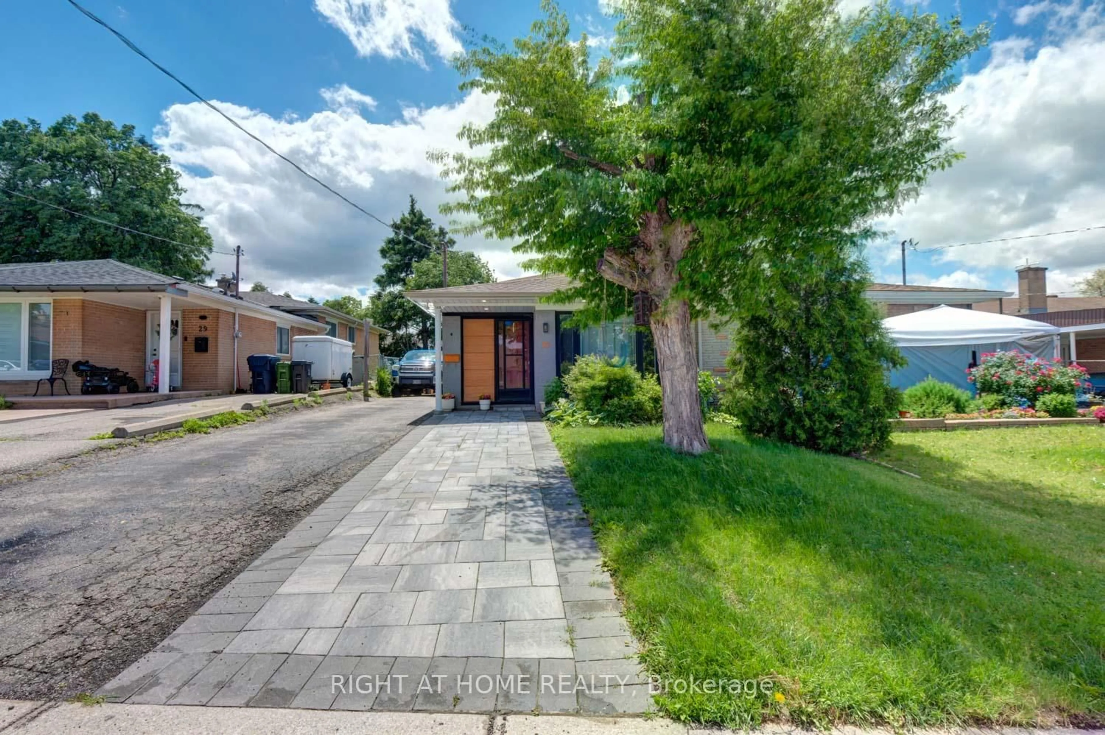 Unknown for 31 Frankton Cres, Toronto Ontario M3J 1C2