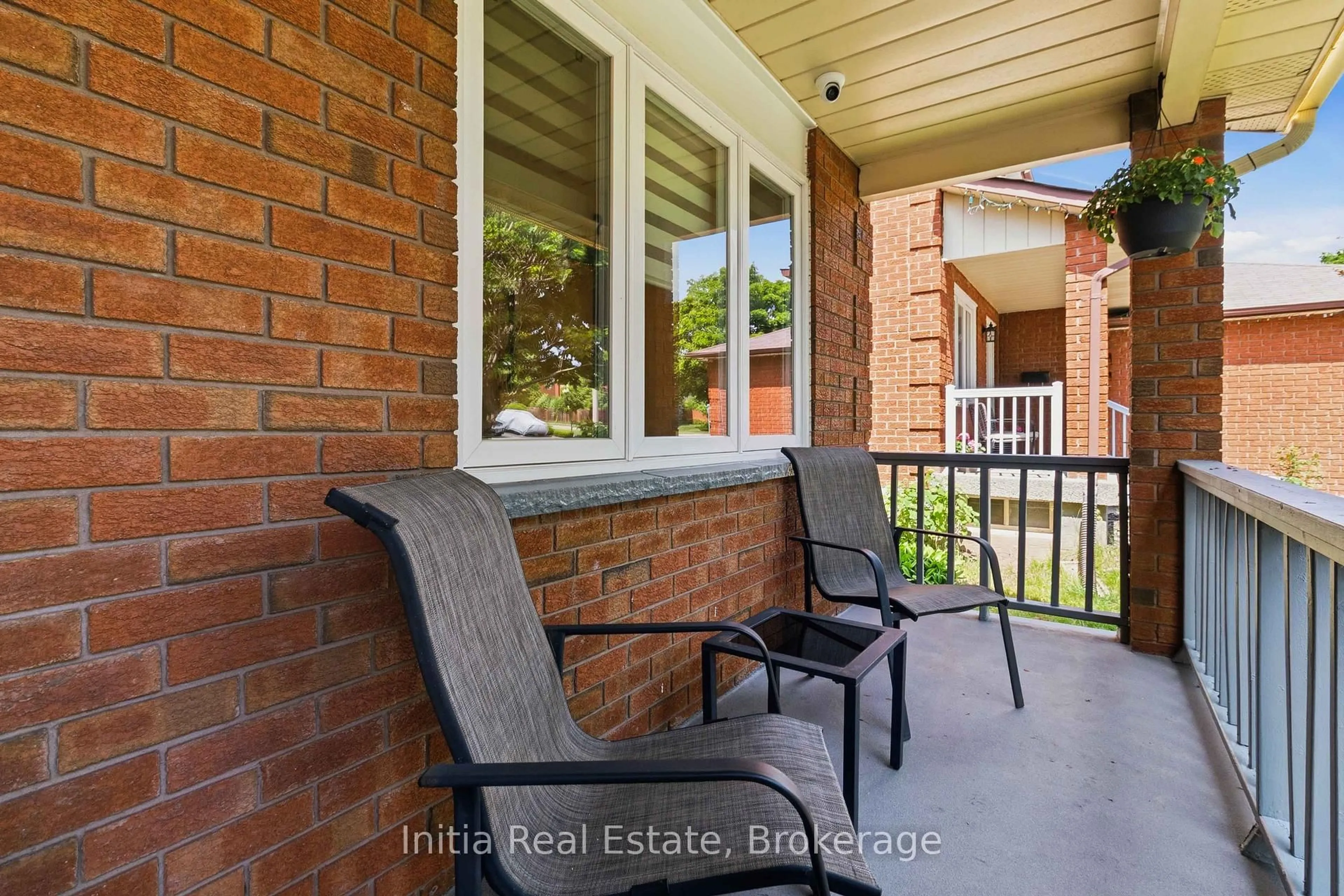 Home with brick exterior material, street for 2014 Golden Briar Tr, Oakville Ontario L6H 4N9