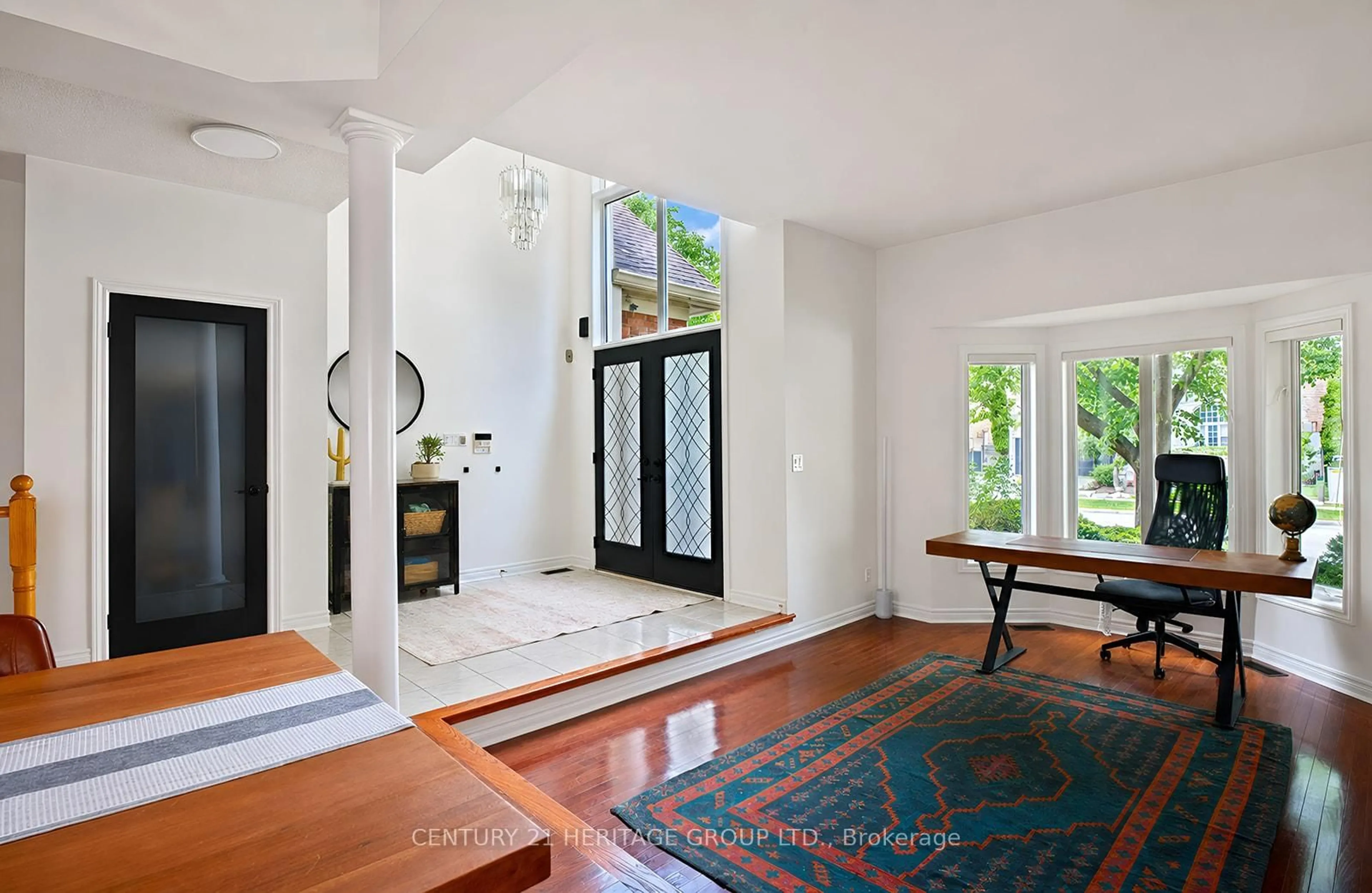 Indoor entryway for 1018 Riverbank Way, Oakville Ontario L6H 6X1