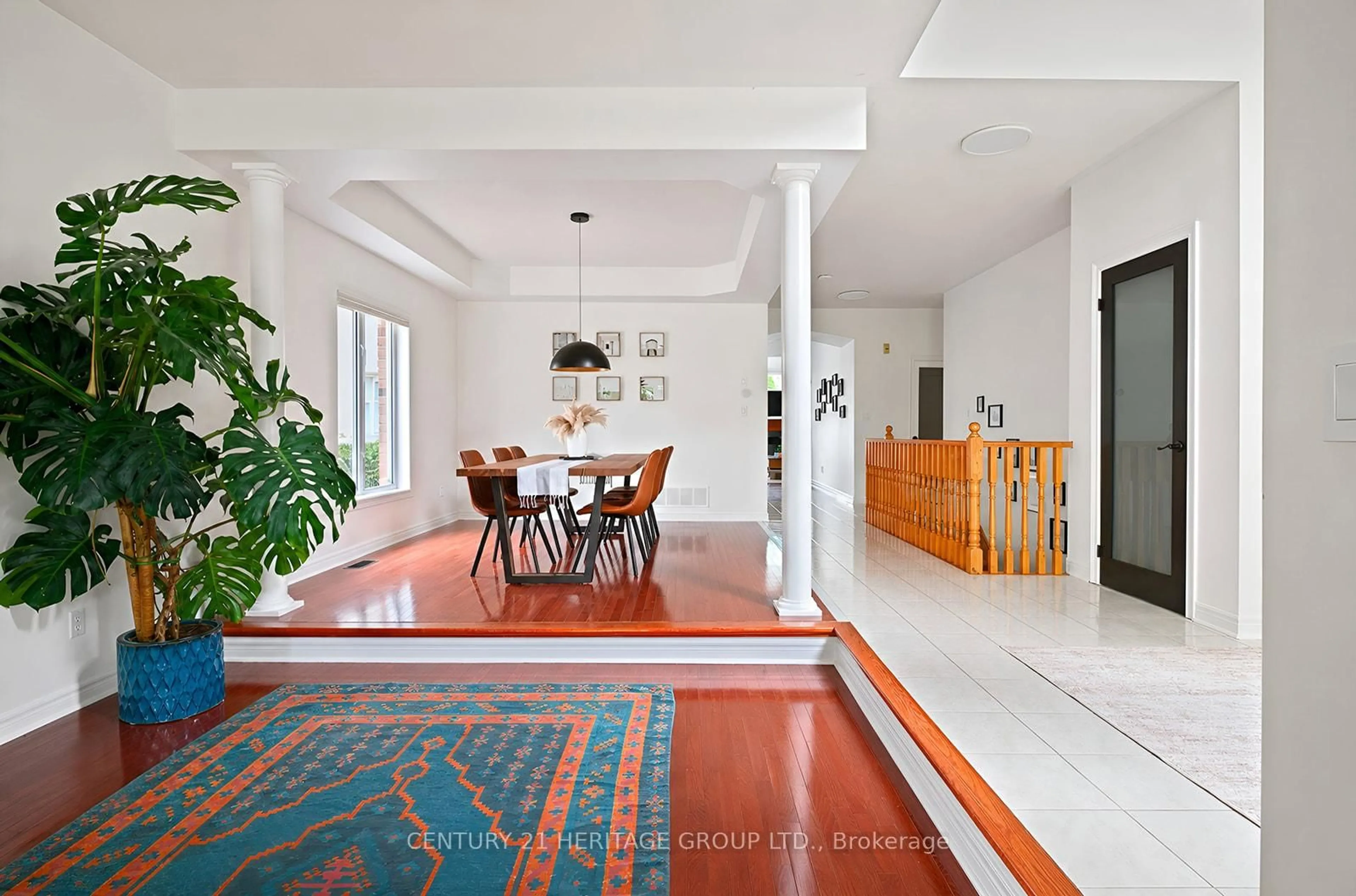Indoor foyer for 1018 Riverbank Way, Oakville Ontario L6H 6X1