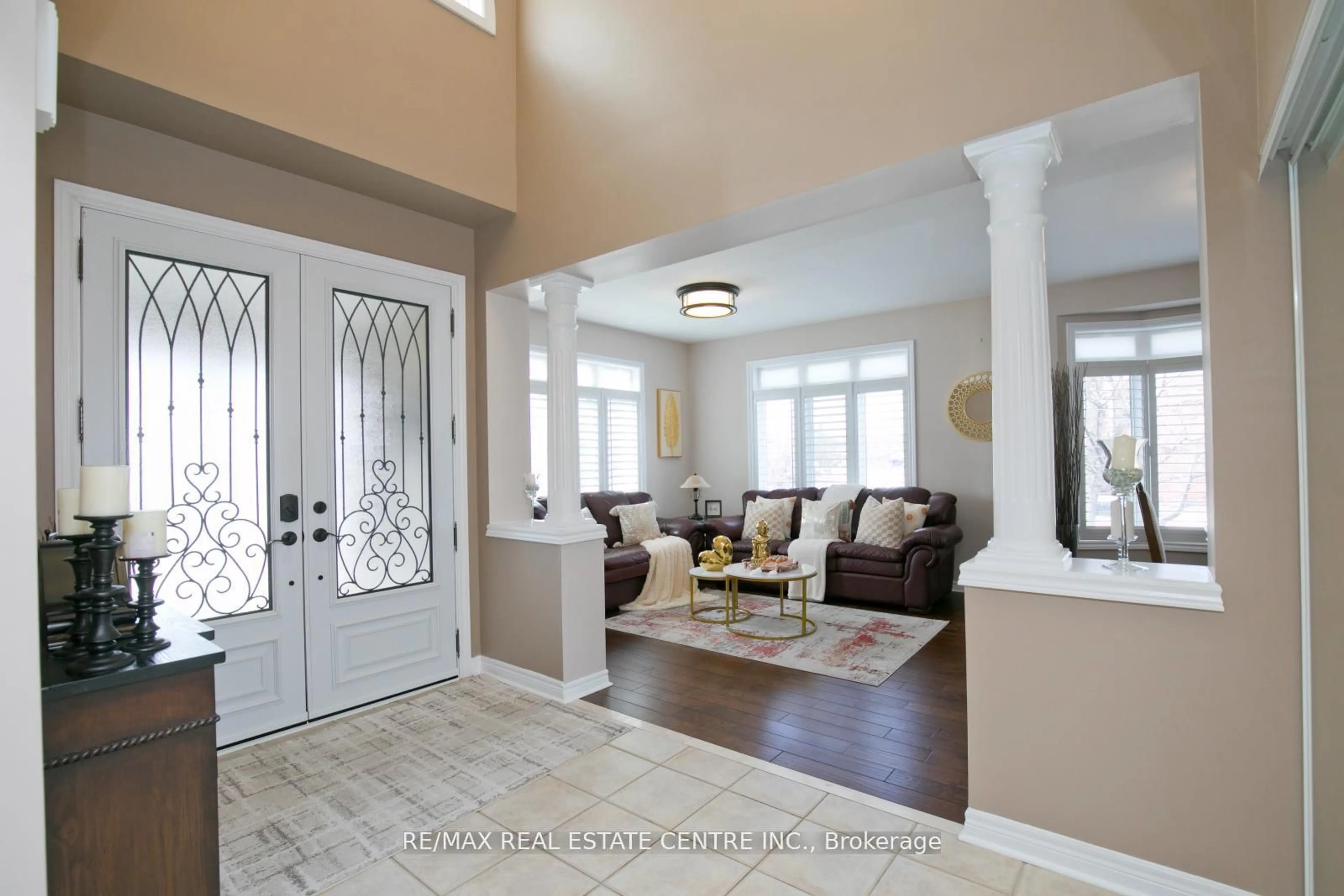 Indoor entryway for 1 Kirkwood Cres, Caledon Ontario L7C 1A5