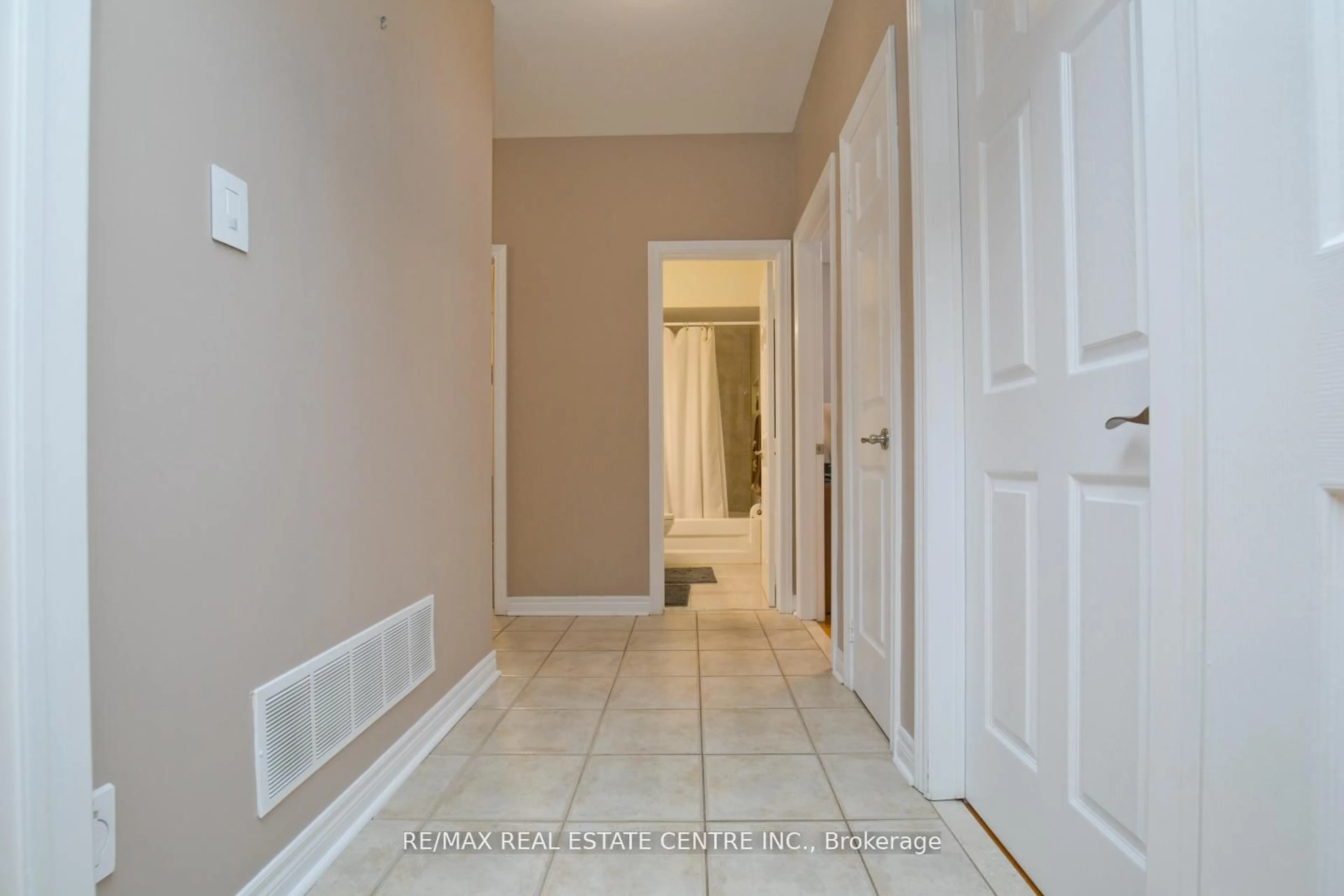 Indoor entryway for 1 Kirkwood Cres, Caledon Ontario L7C 1A5