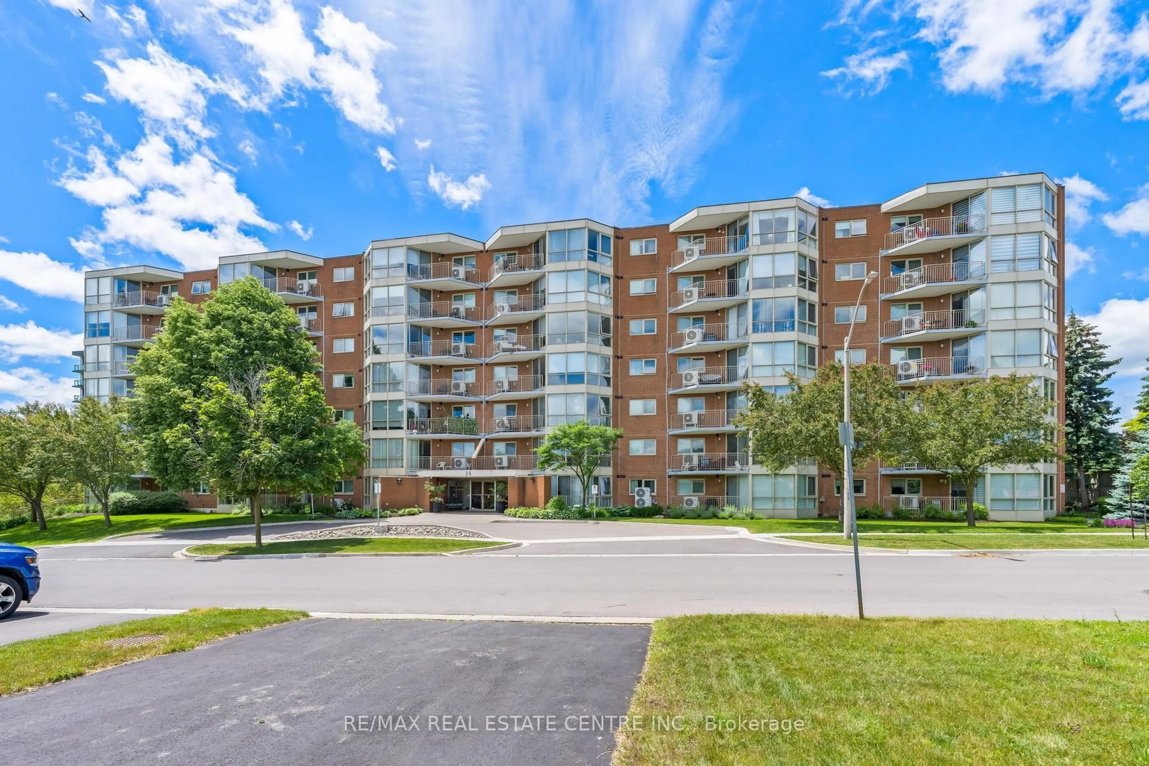 A pic from outside/outdoor area/front of a property/back of a property/a pic from drone, unknown for 26 Hall Rd #406, Halton Hills Ontario L7G 0J8