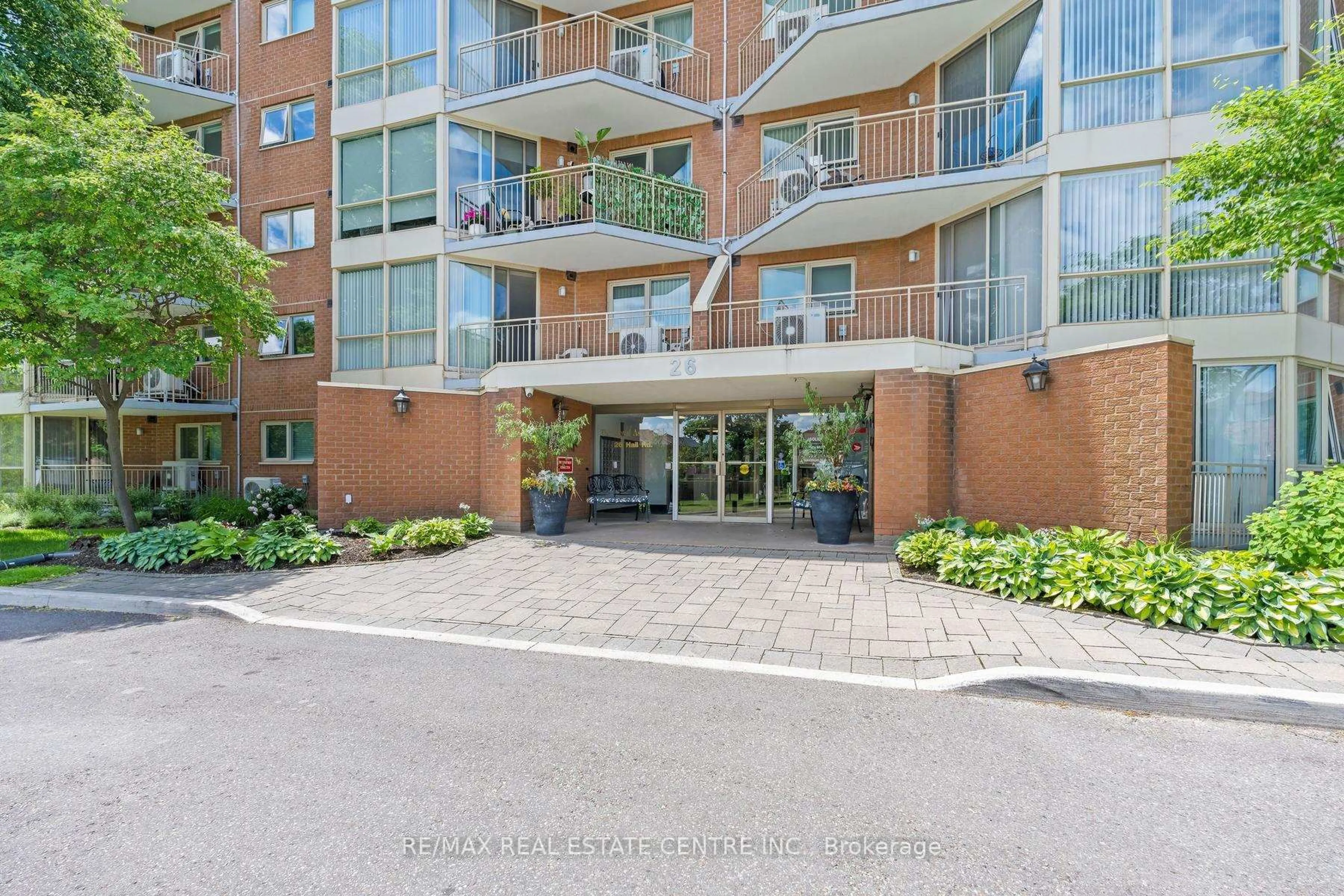 Indoor foyer for 26 Hall Rd #406, Halton Hills Ontario L7G 0J8