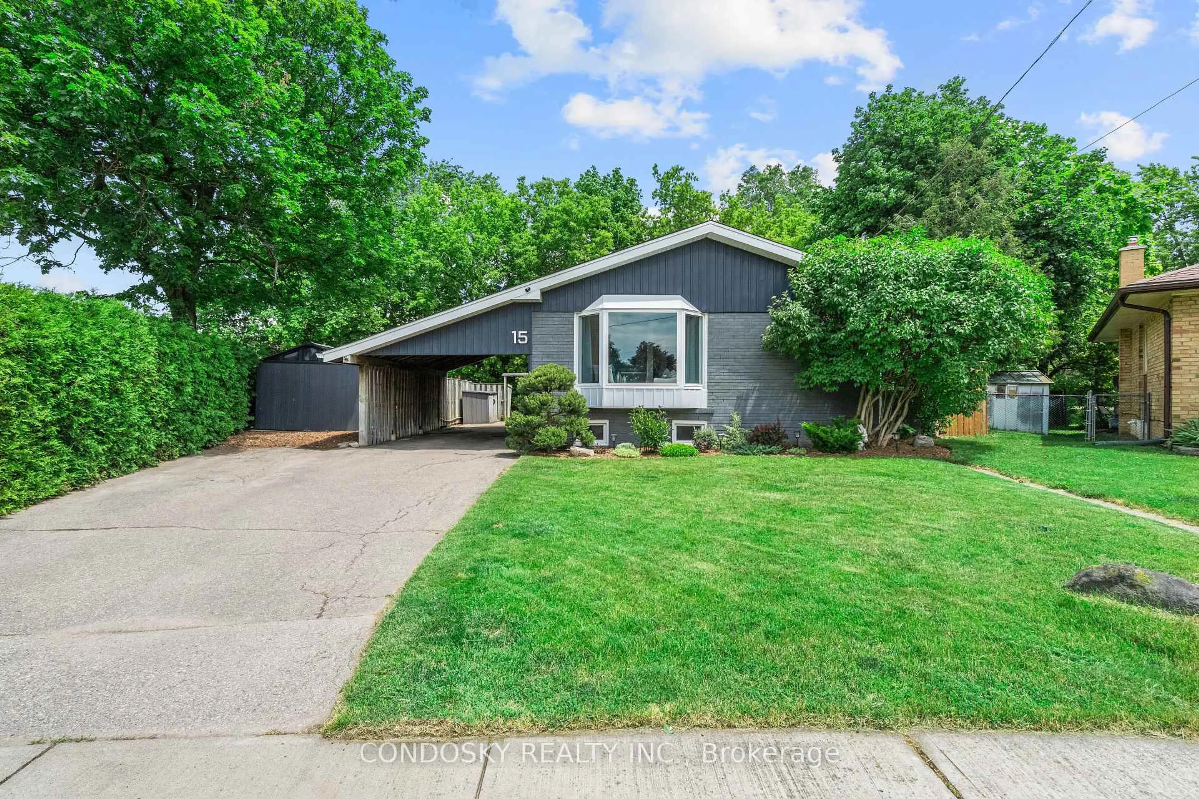 Home with vinyl exterior material, street for 15 Gibbons Pl, Halton Hills Ontario L7G 1M2