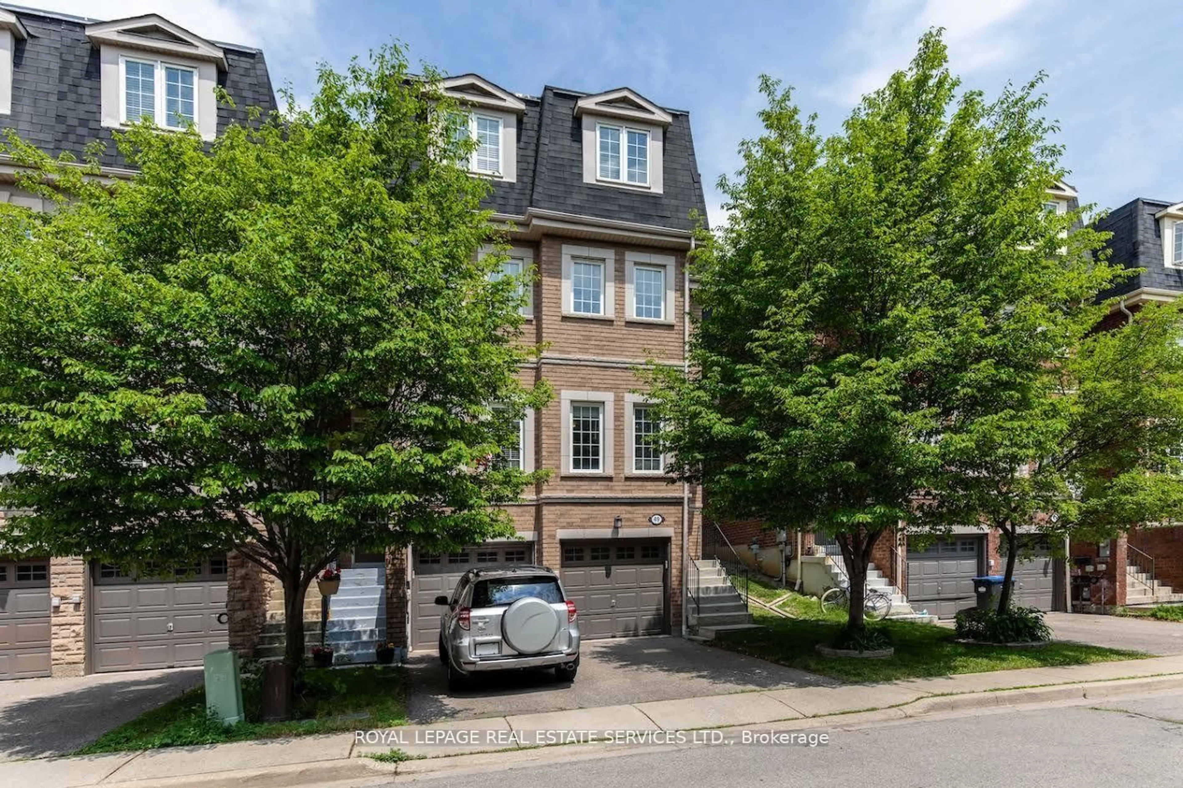 A pic from outside/outdoor area/front of a property/back of a property/a pic from drone, street for 435 Hensall Circ #49, Mississauga Ontario L5A 4P1