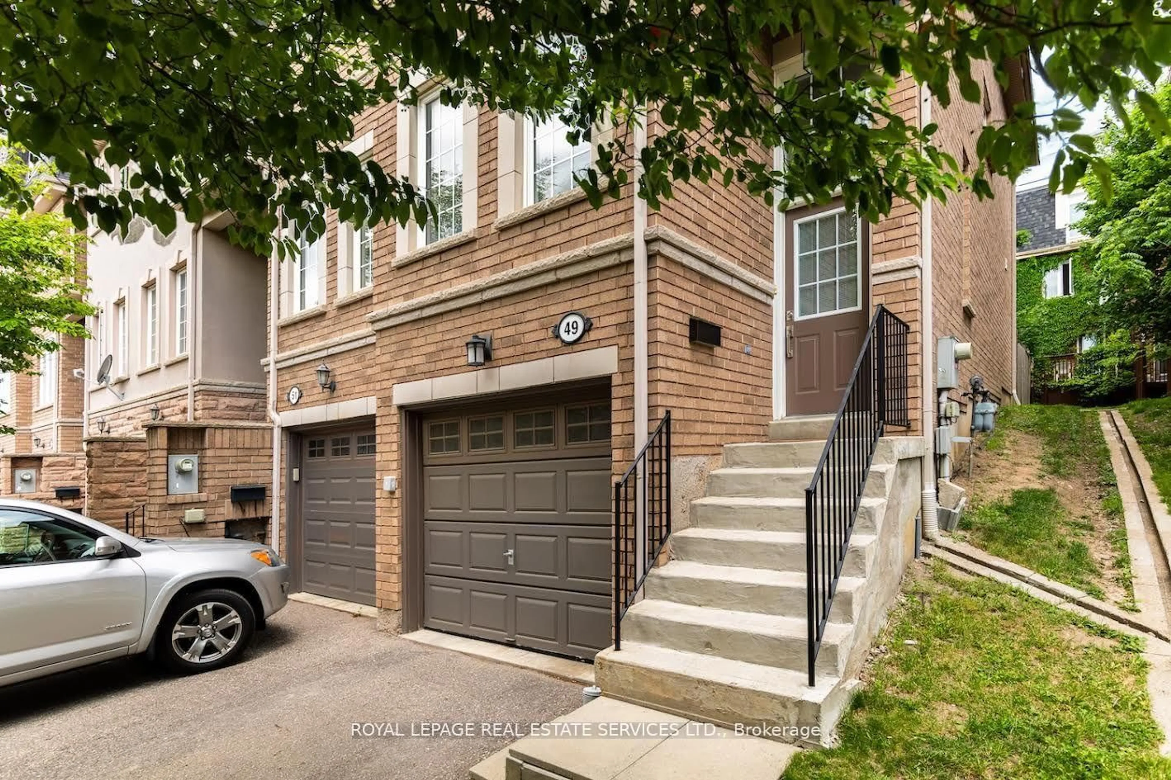 Unknown for 435 Hensall Circ #49, Mississauga Ontario L5A 4P1
