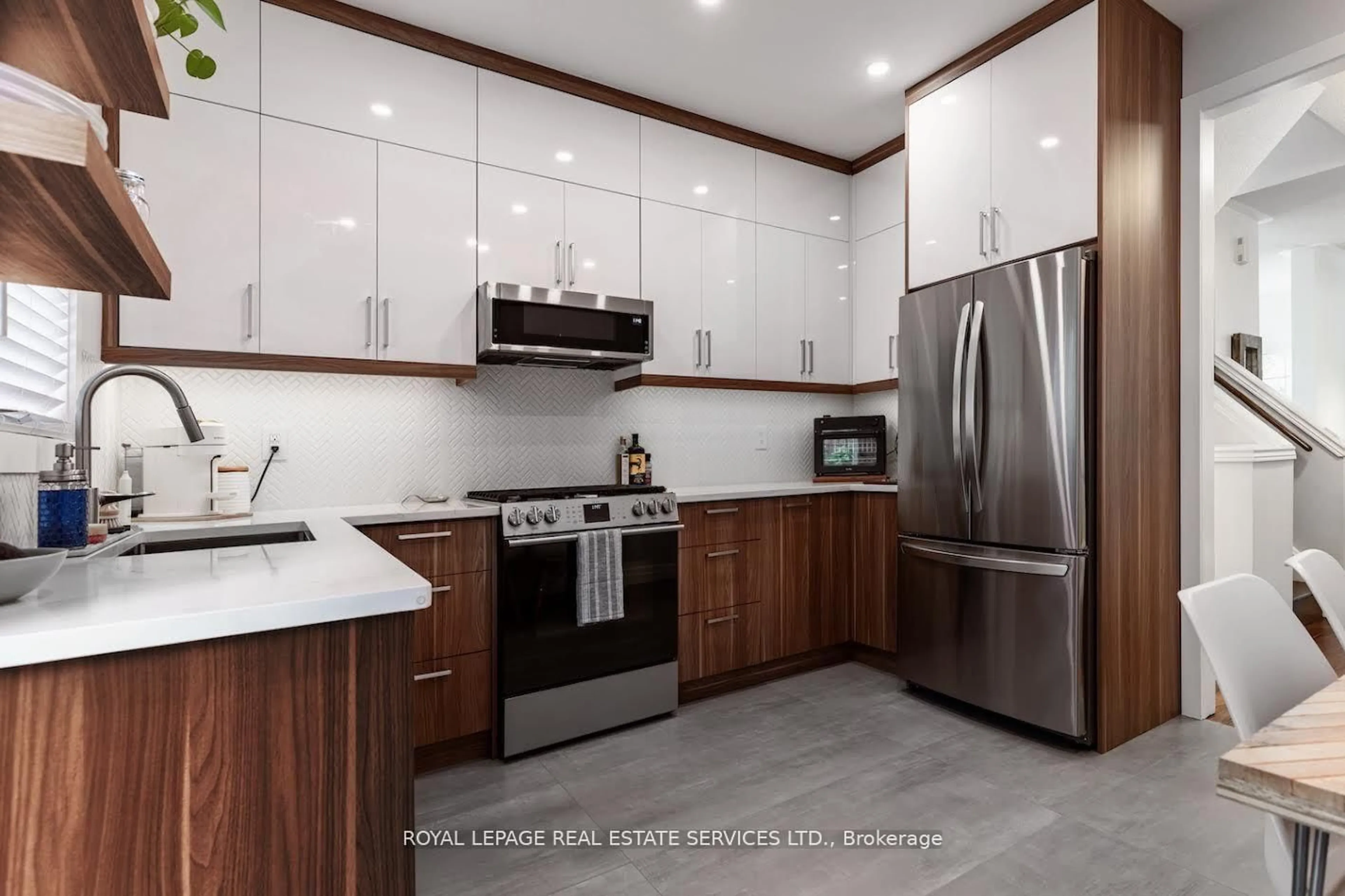 Unknown for 435 Hensall Circ #49, Mississauga Ontario L5A 4P1