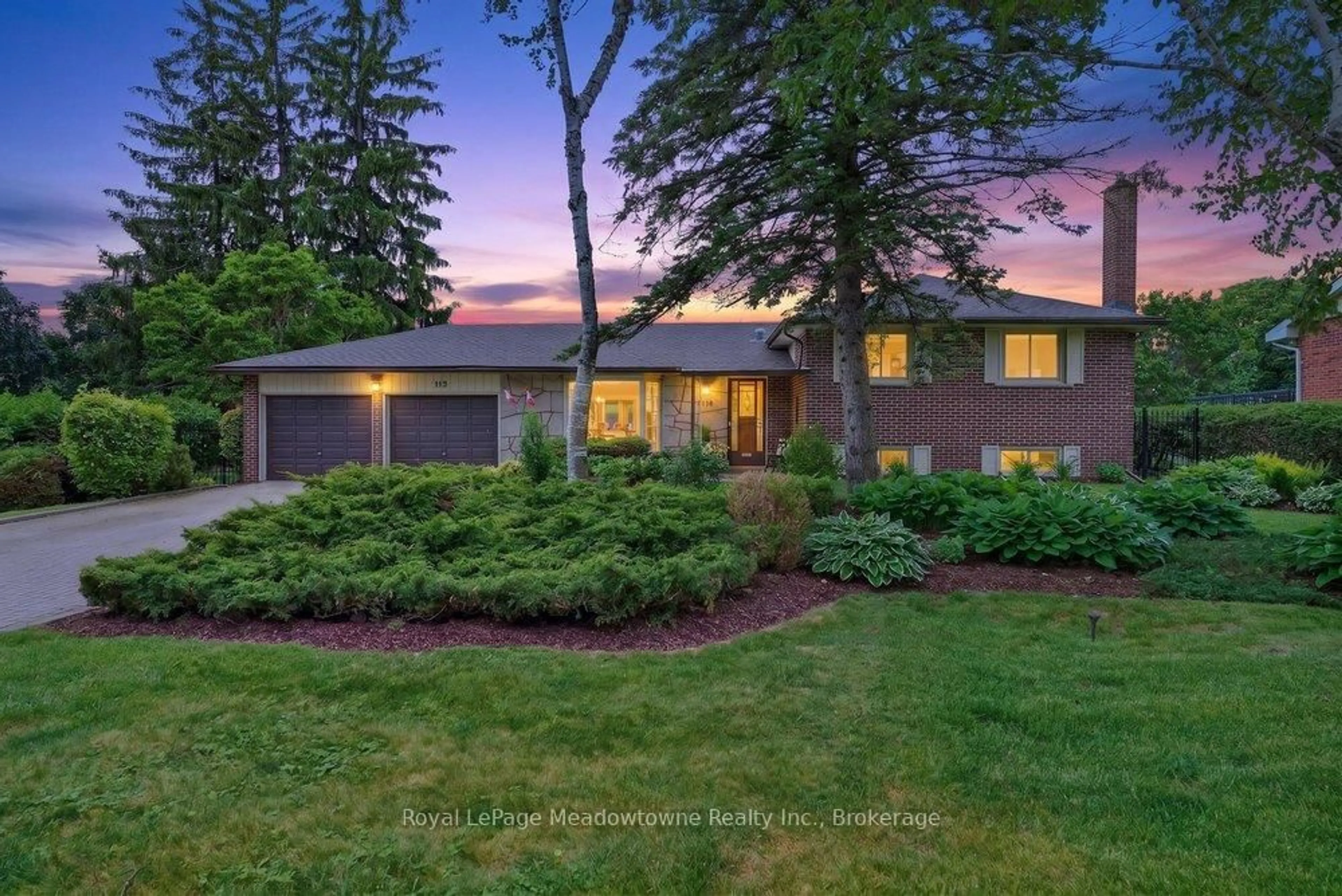 Home with vinyl exterior material, unknown for 119 Elizabeth Dr, Halton Hills Ontario L7J 1B6