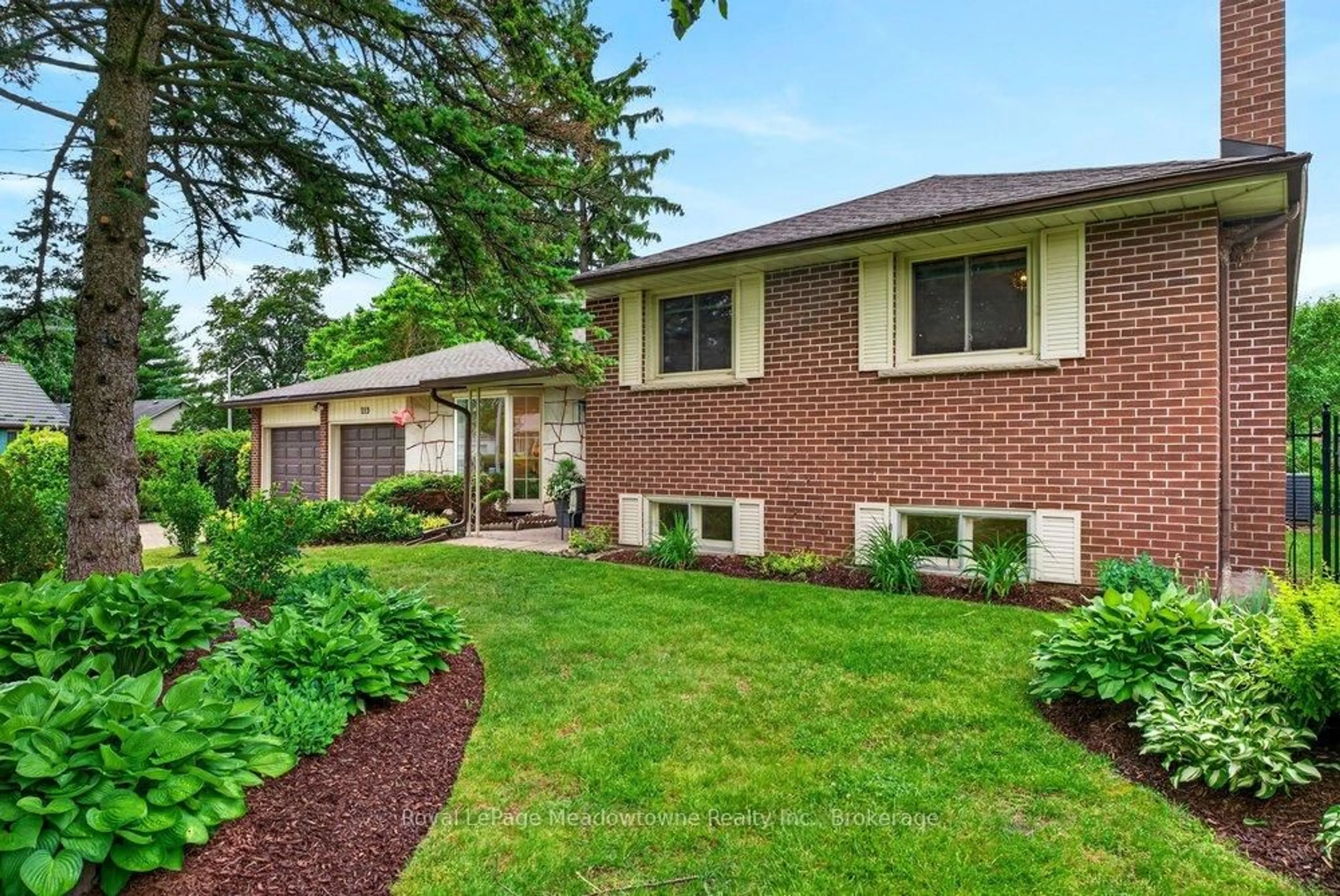 Home with brick exterior material, street for 119 Elizabeth Dr, Halton Hills Ontario L7J 1B6
