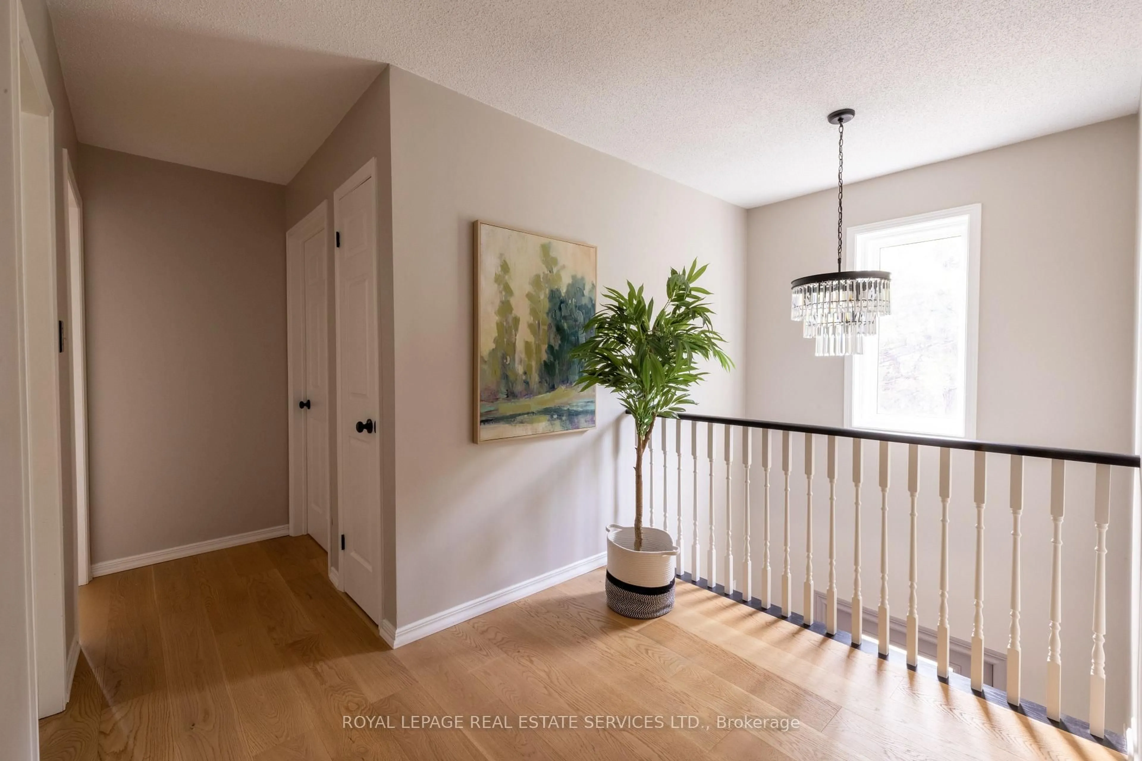 Indoor entryway for 2006 Glenada Cres #7, Oakville Ontario L6H 5R9