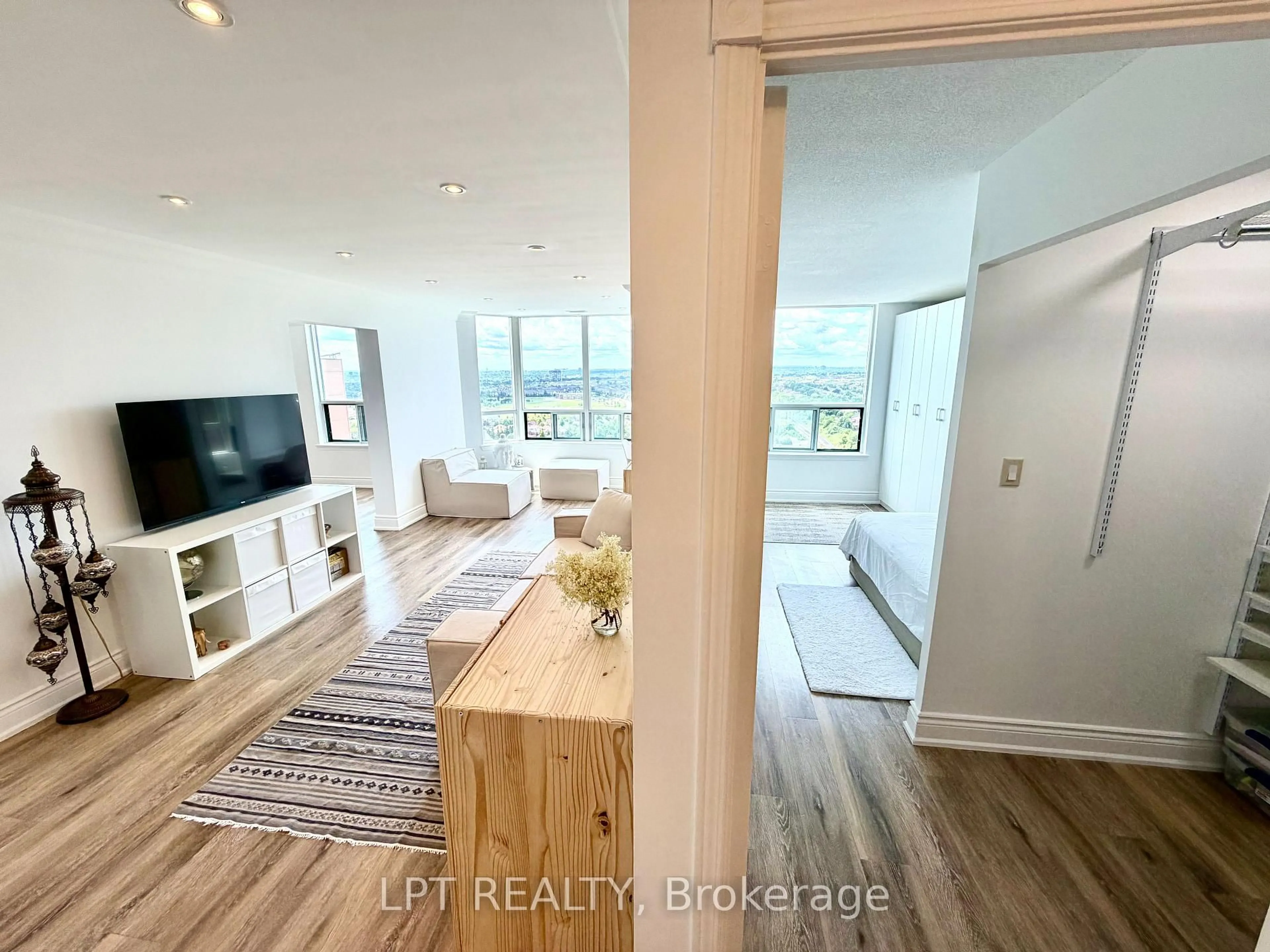 A pic of a room for 135 Hillcrest Ave #2307, Mississauga Ontario L5B 4B1