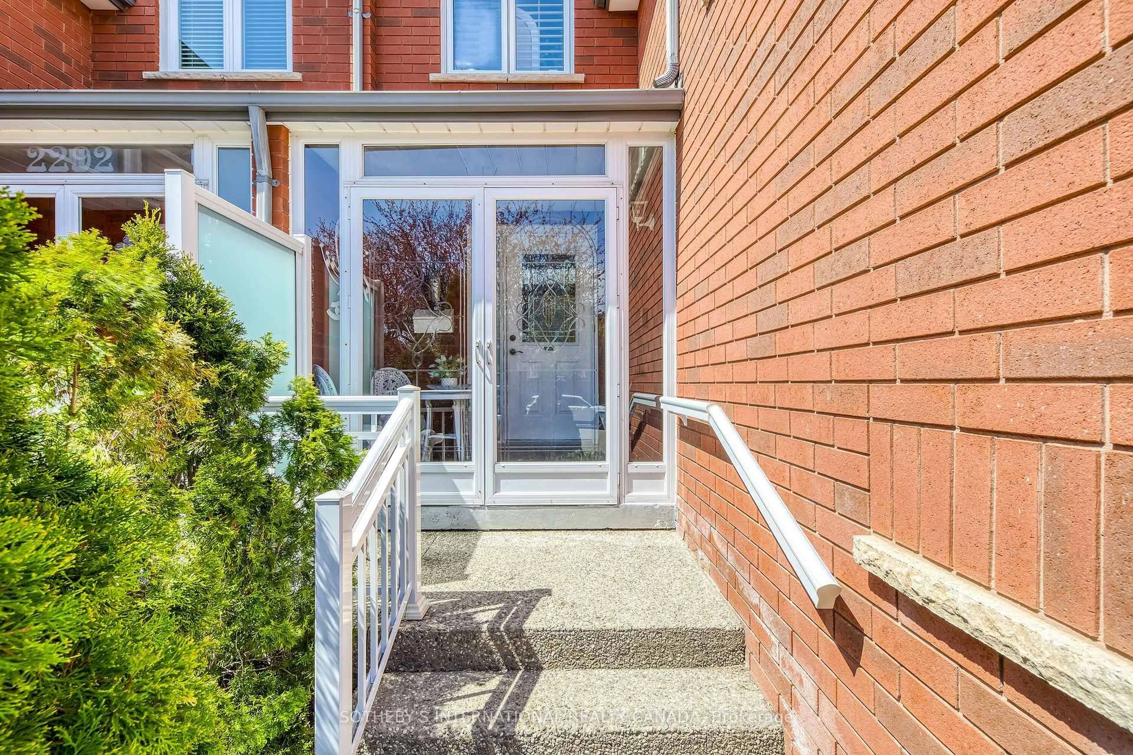 Unknown for 2294 Dale Ridge Dr, Oakville Ontario L6M 3L5