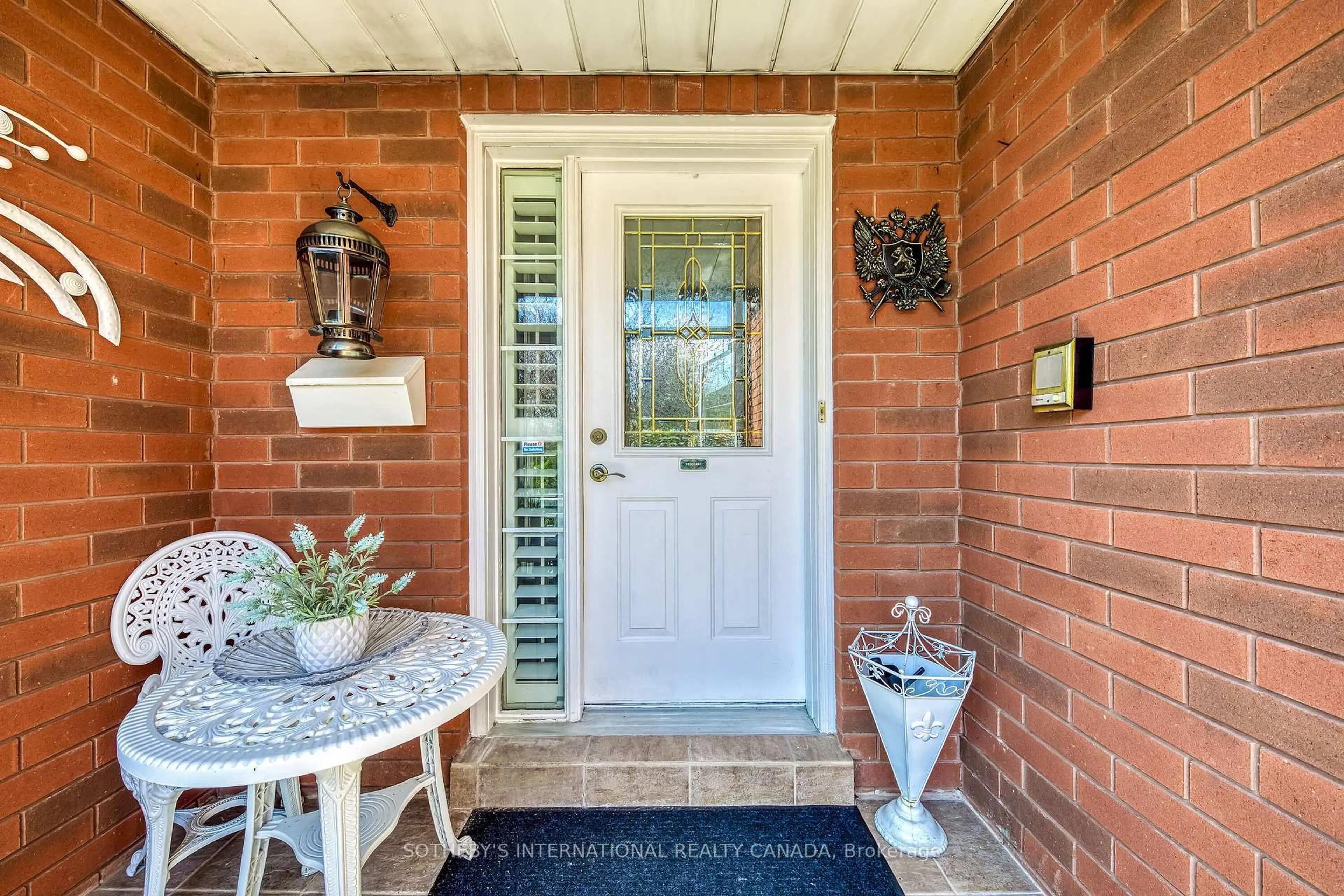 Indoor entryway for 2294 Dale Ridge Dr, Oakville Ontario L6M 3L5